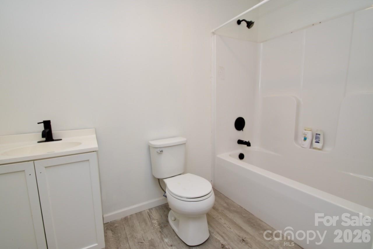 2007 S York Road Property Photo 20