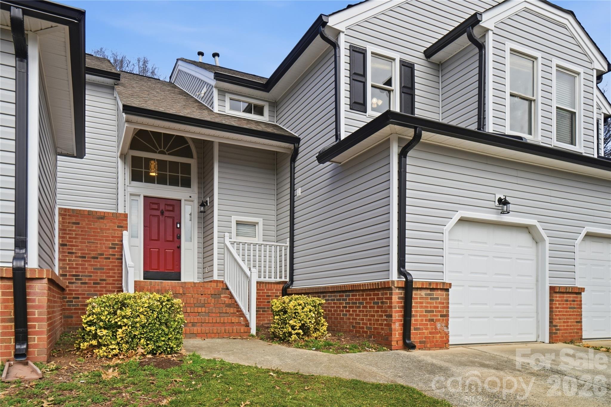 8729 Fox Chase Lane Property Photo 2