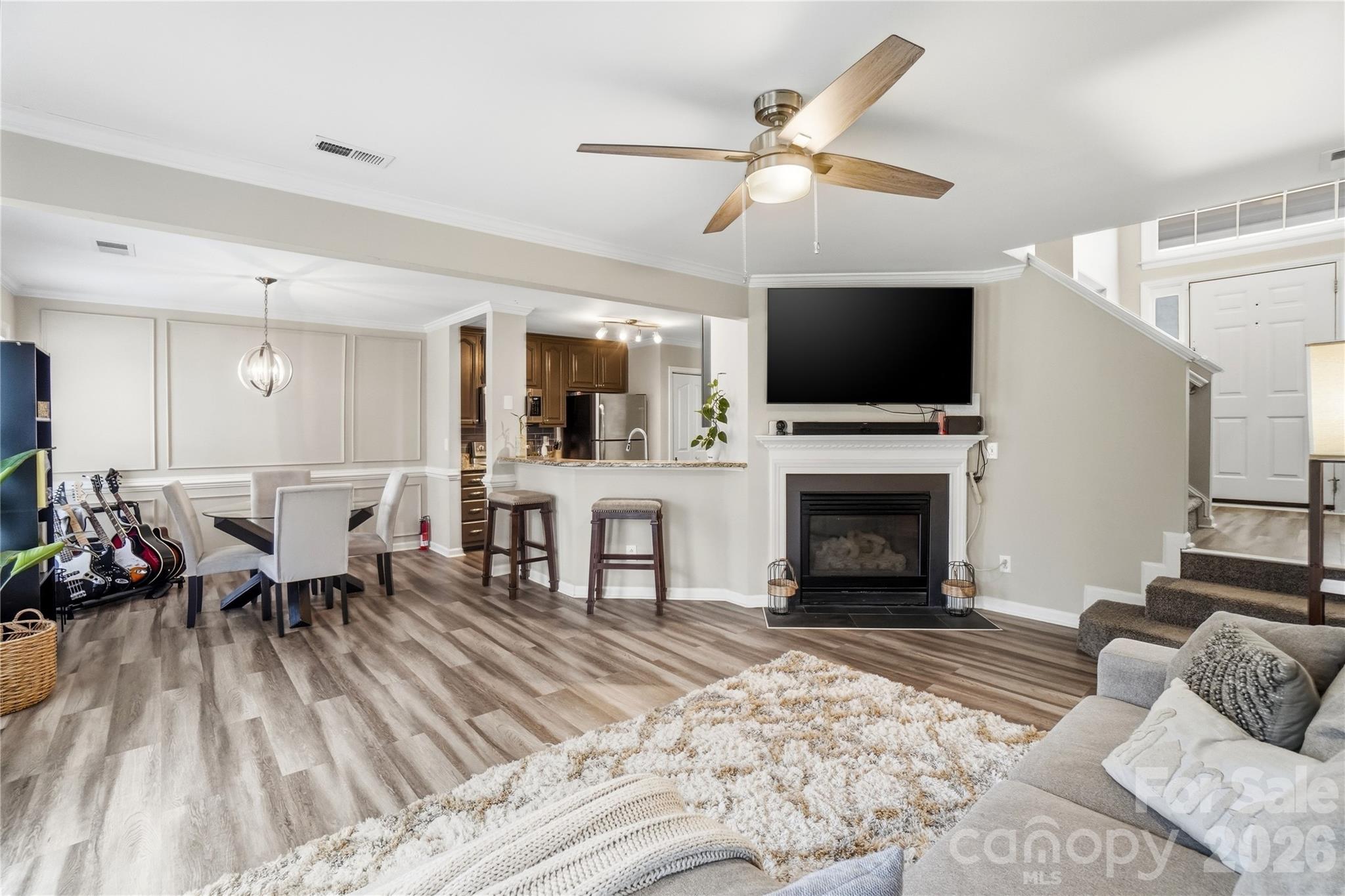 8729 Fox Chase Lane Property Photo 6
