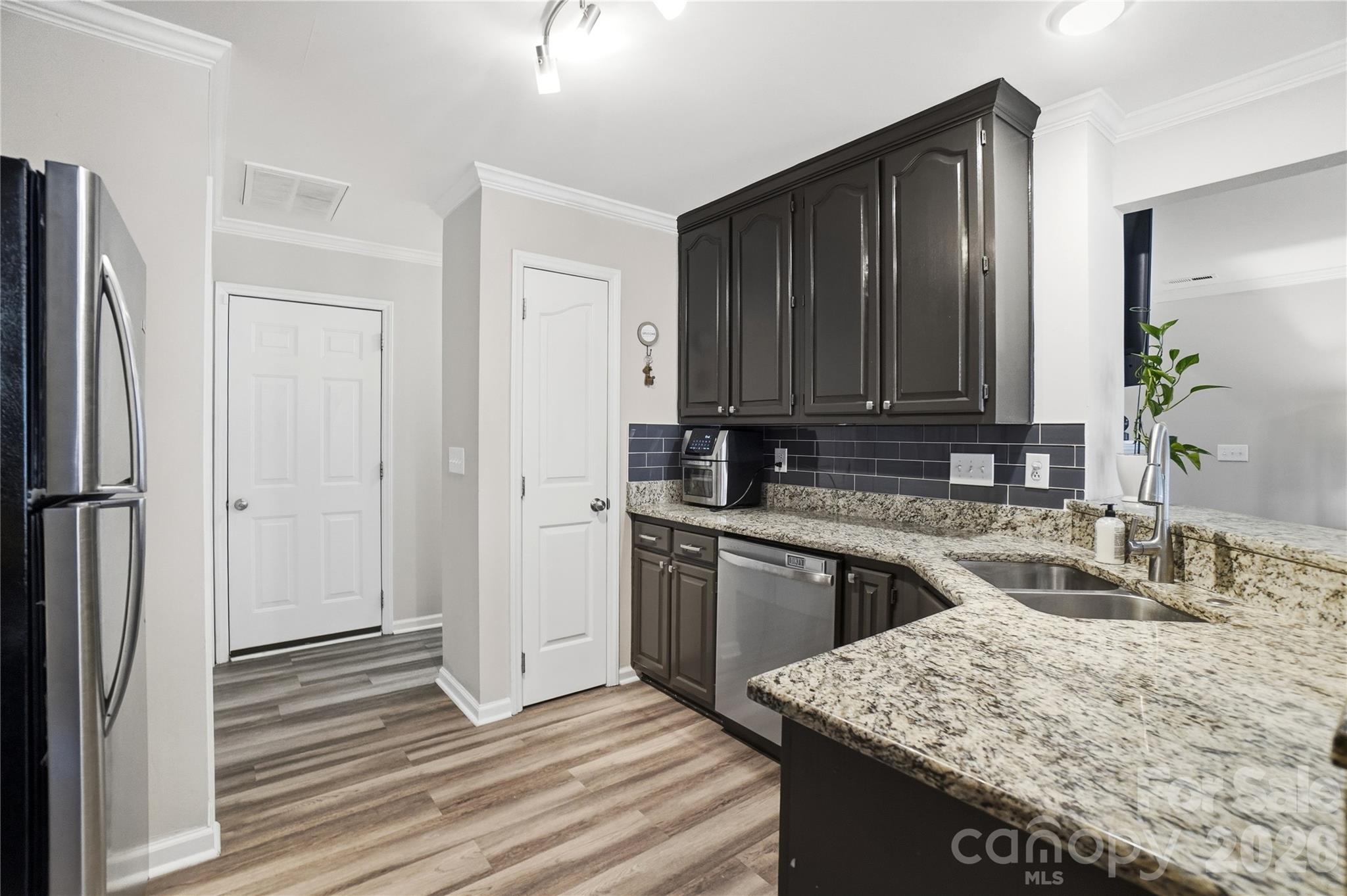 8729 Fox Chase Lane Property Photo 11