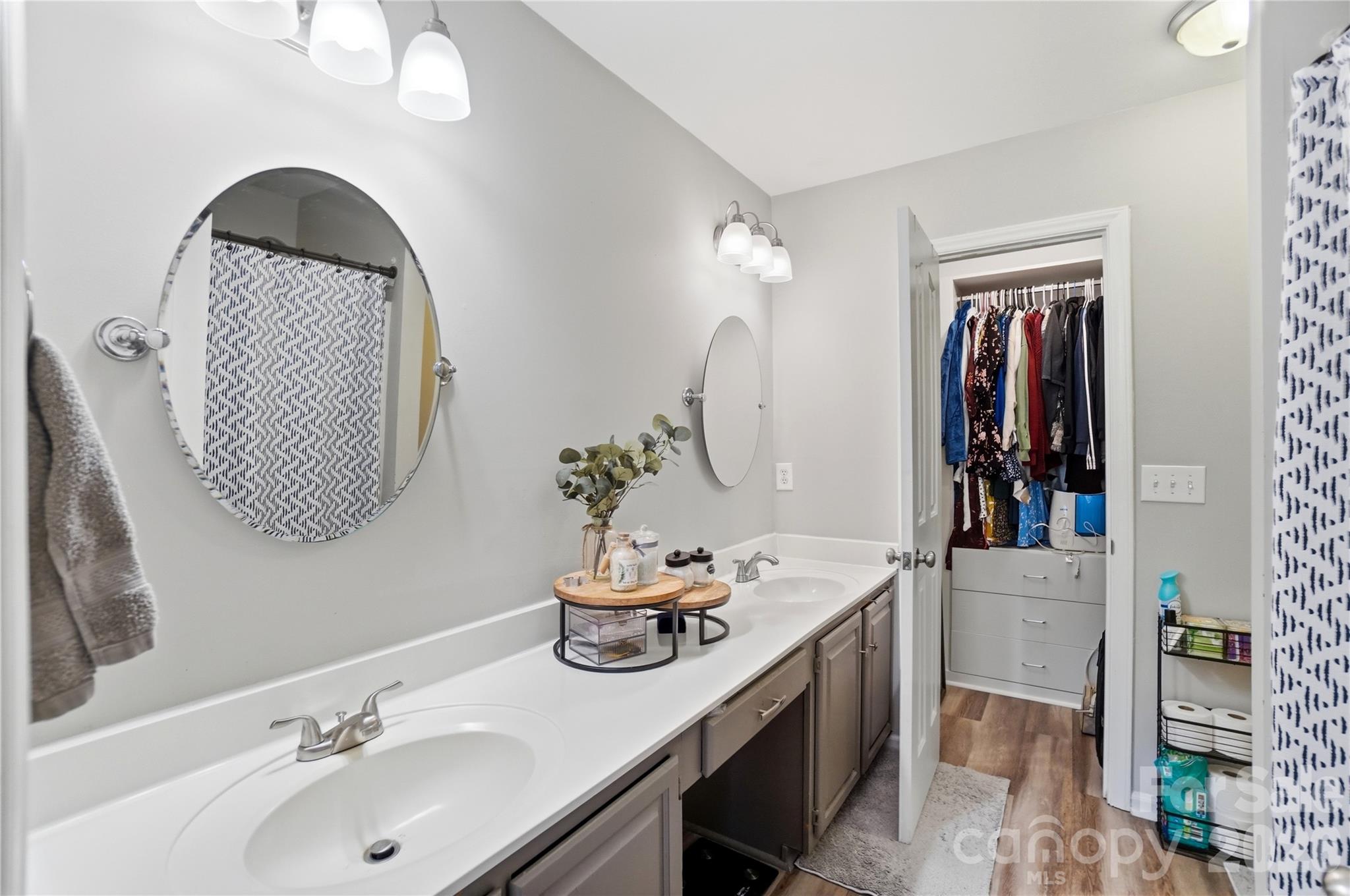 8729 Fox Chase Lane Property Photo 14