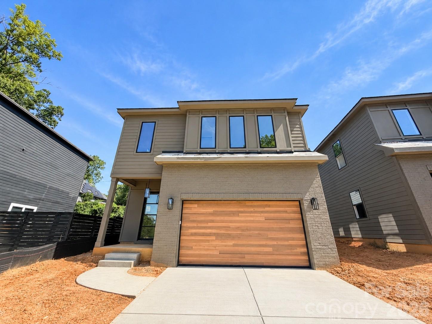 721 E 28th Street Property Photo 1