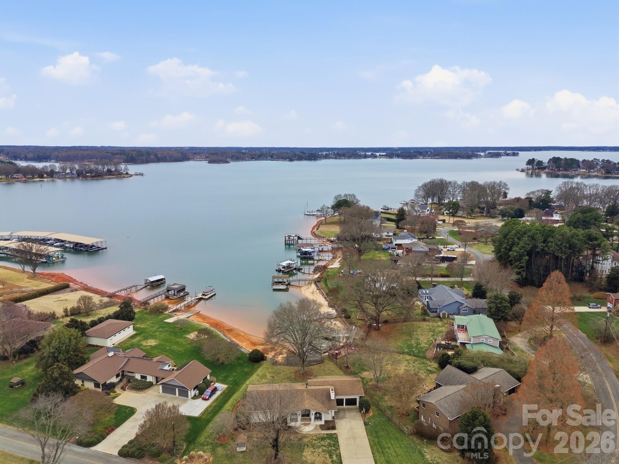 332 Shoreline Loop Property Photo 3