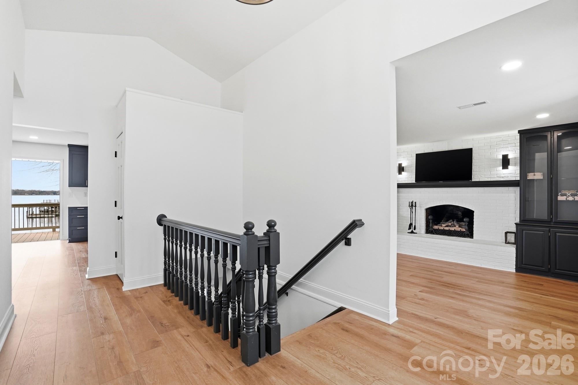 332 Shoreline Loop Property Photo 5