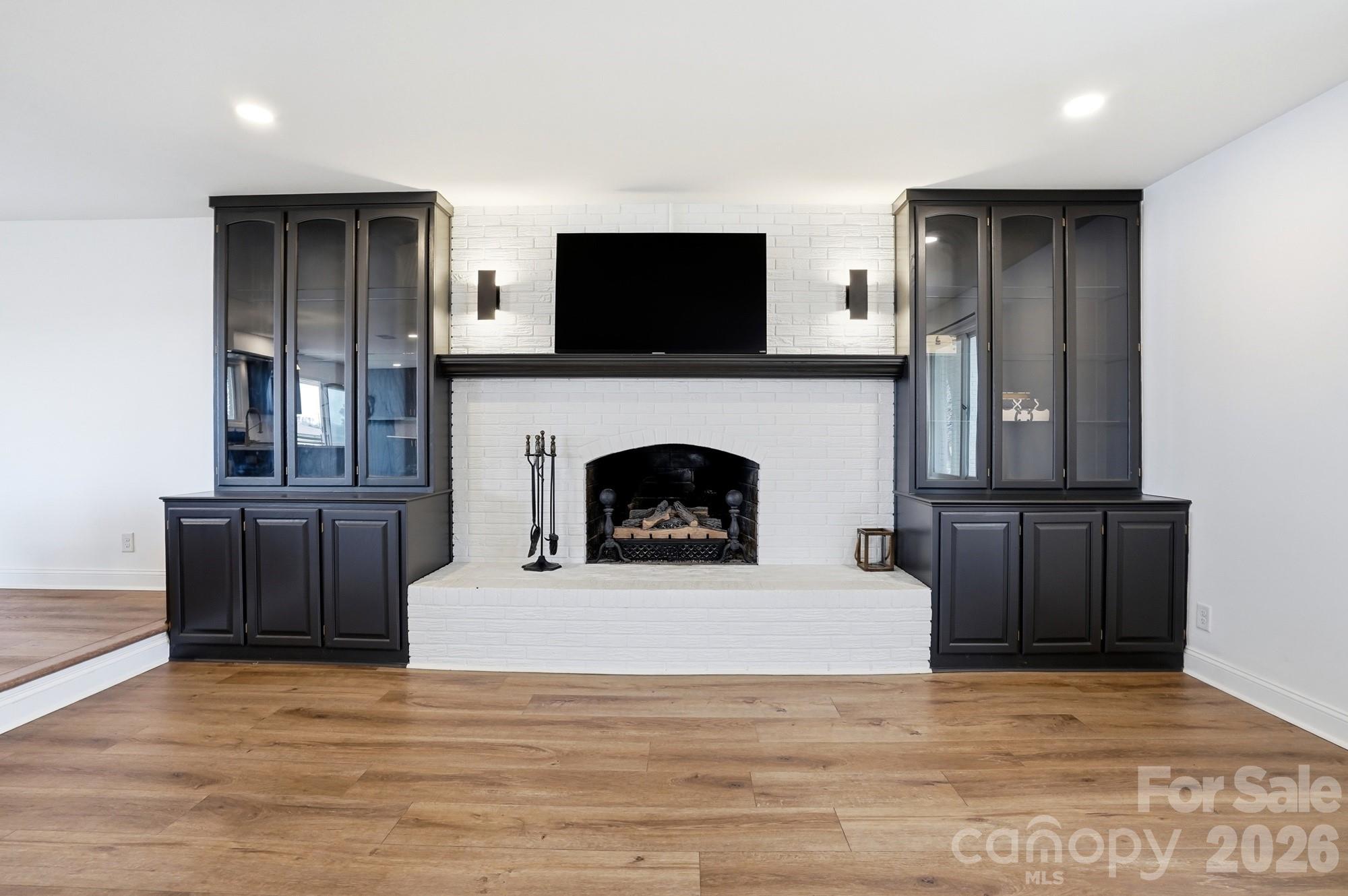 332 Shoreline Loop Property Photo 7