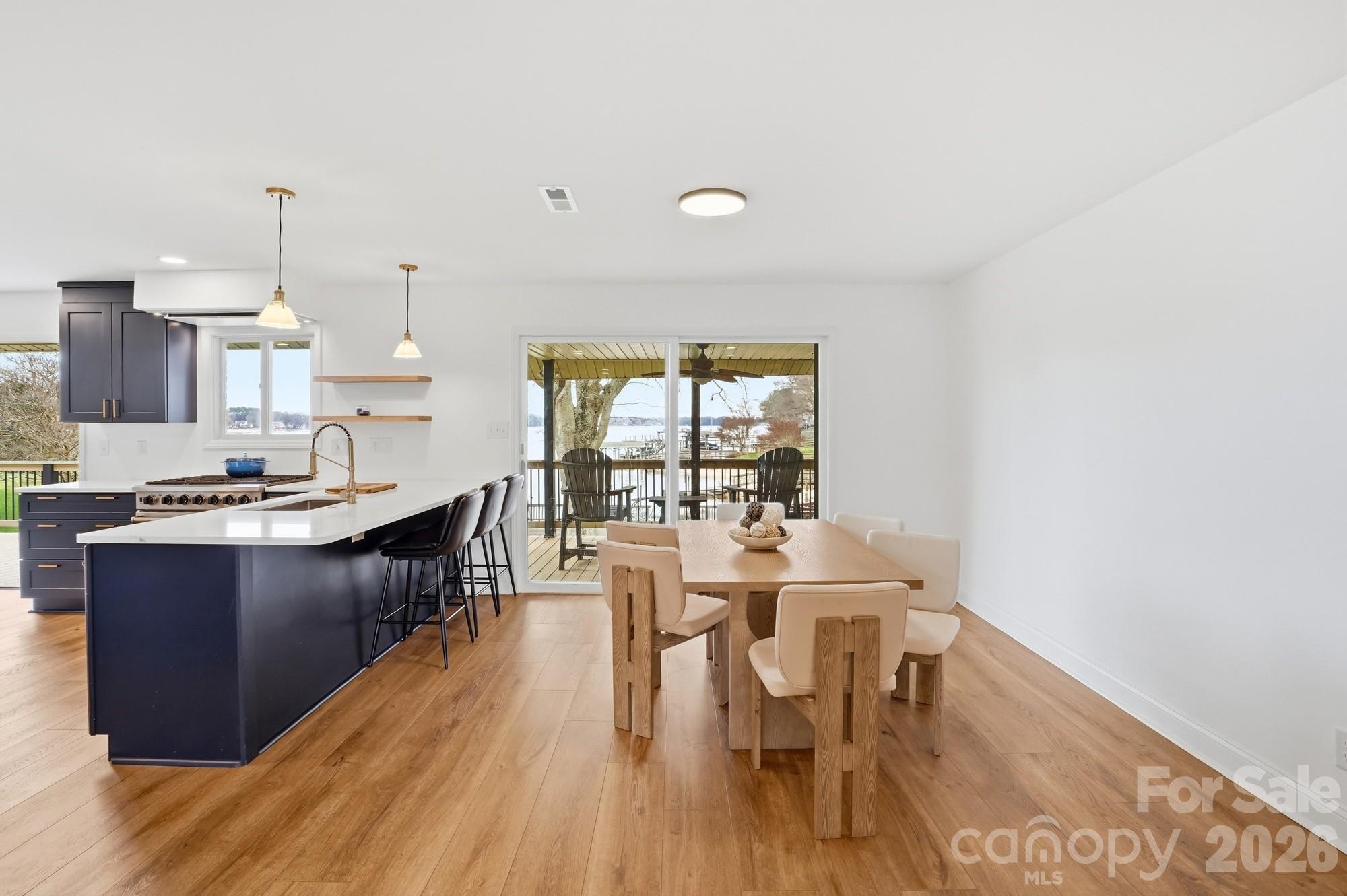 332 Shoreline Loop Property Photo 9