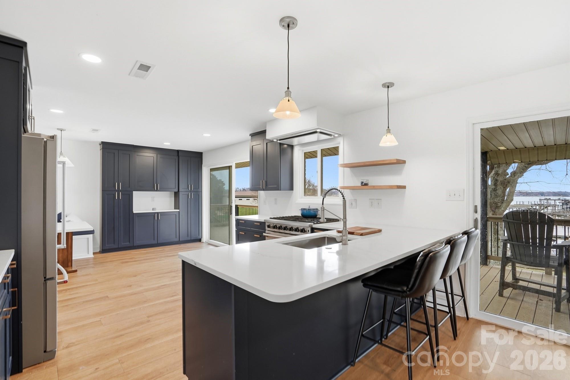 332 Shoreline Loop Property Photo 10
