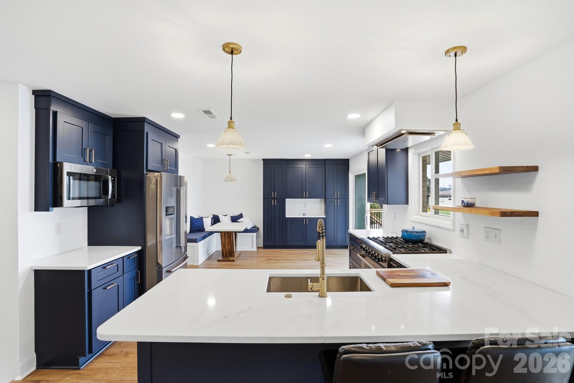 332 Shoreline Loop Property Photo 11