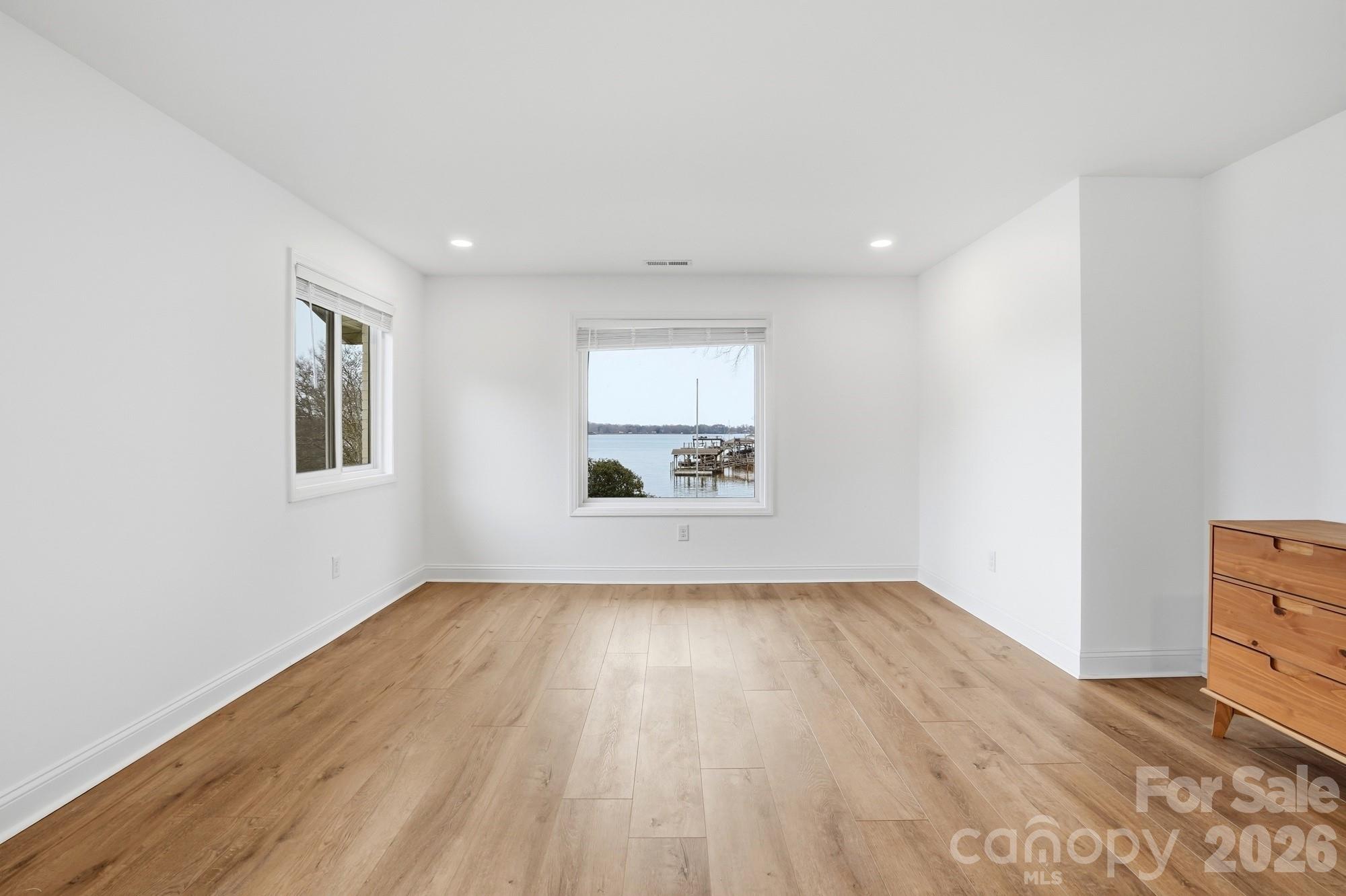 332 Shoreline Loop Property Photo 18
