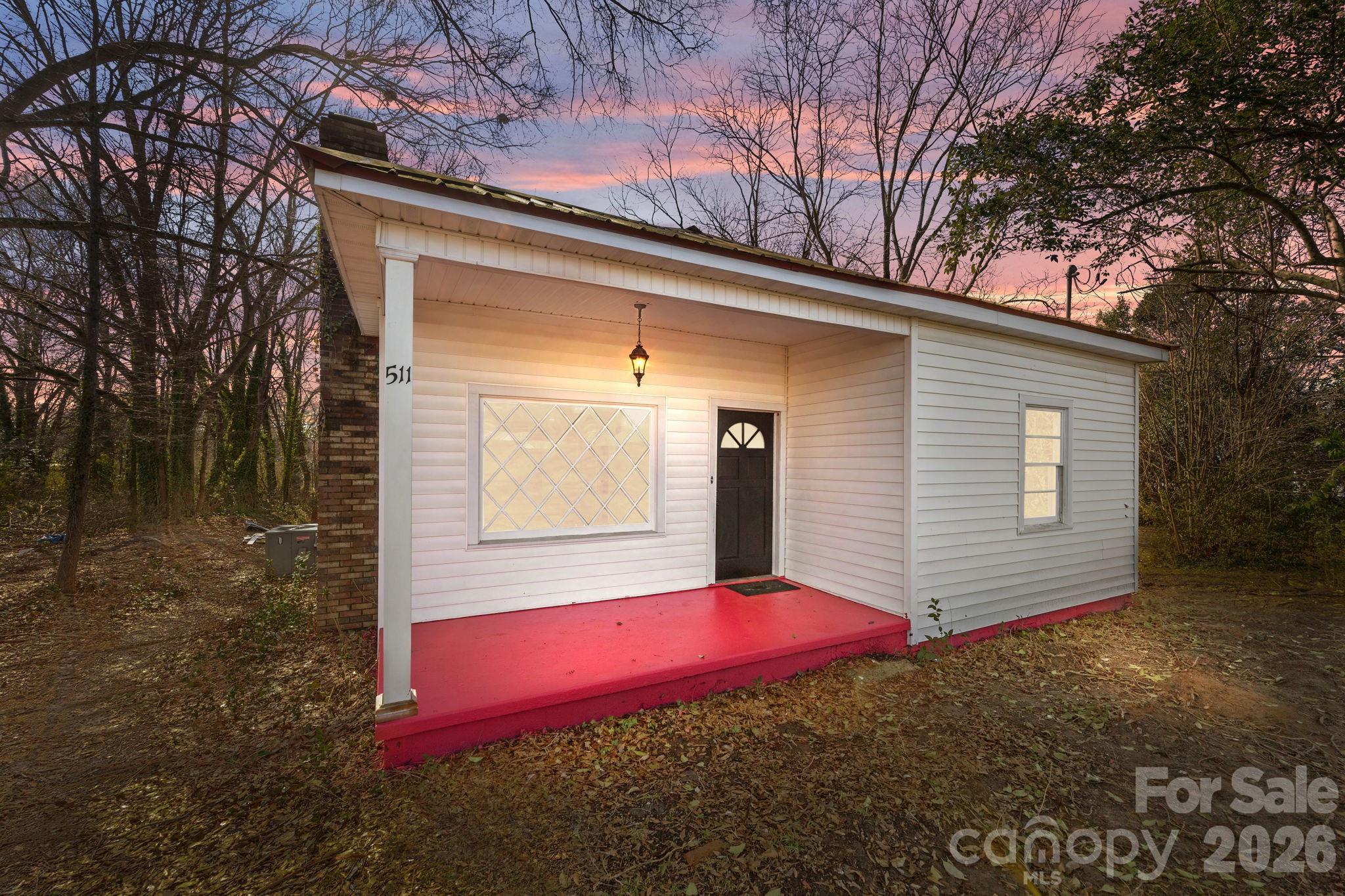 511 E Trade Street Property Photo 1