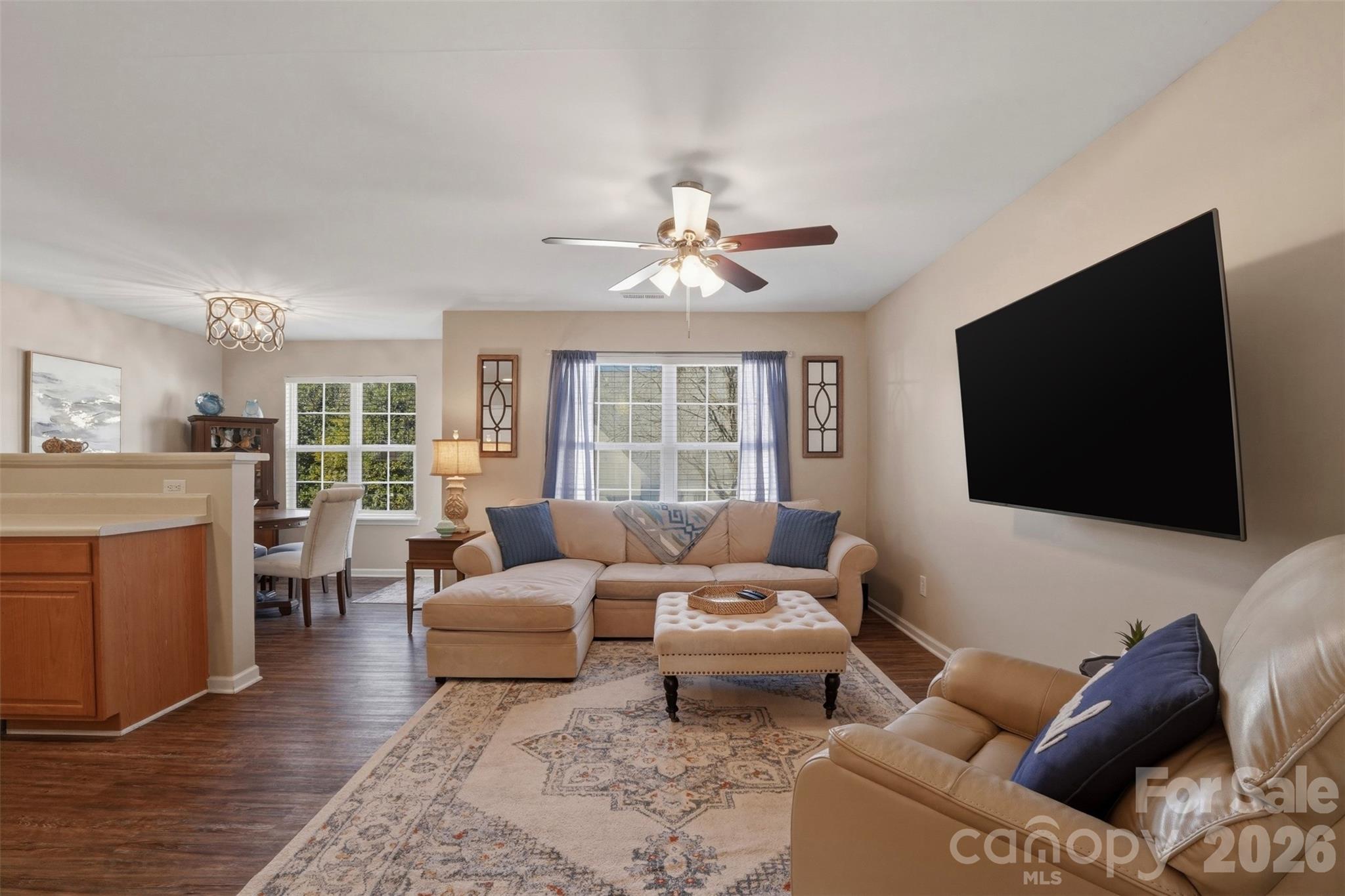 2262 Hanover Court Property Photo 3