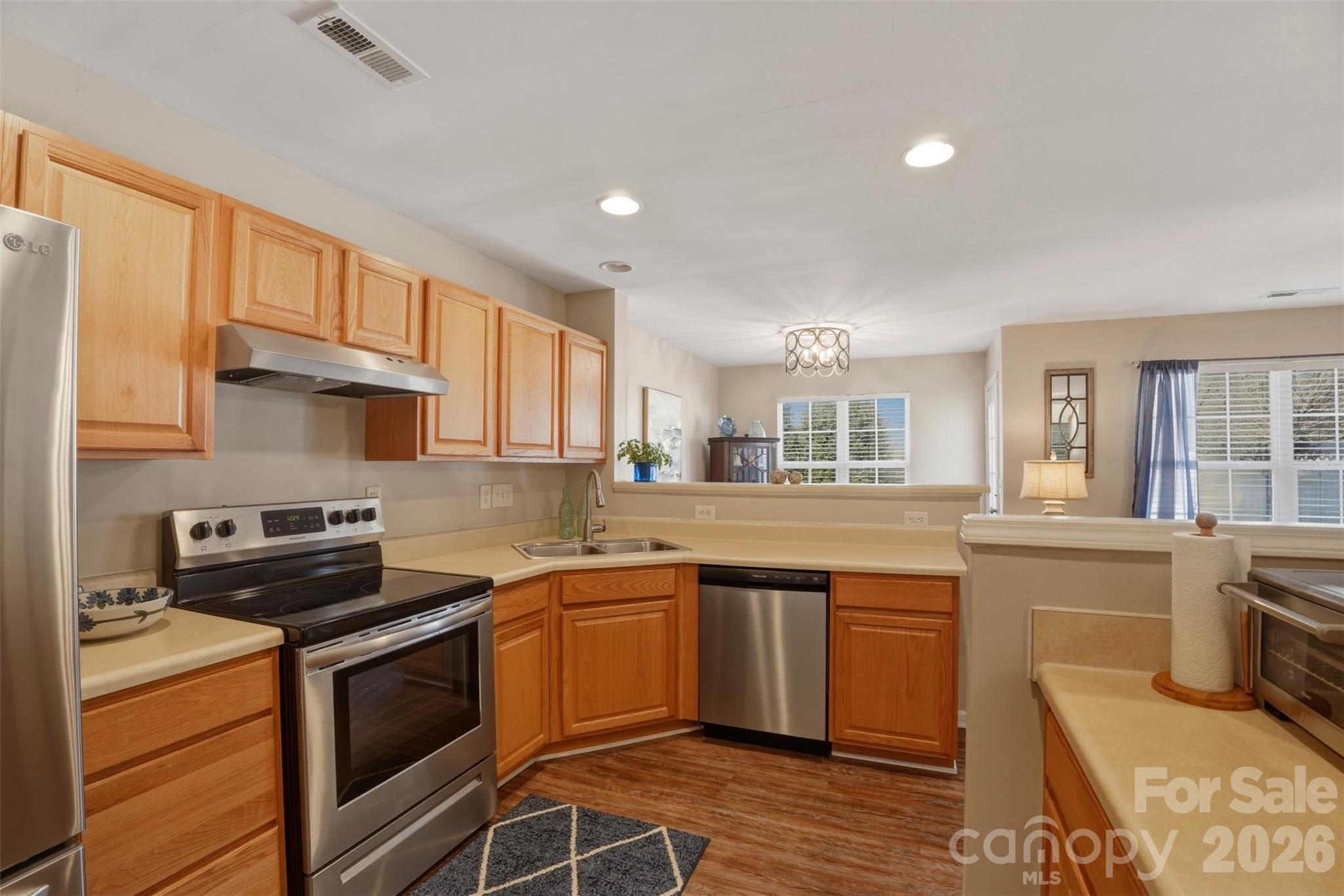 2262 Hanover Court Property Photo 6