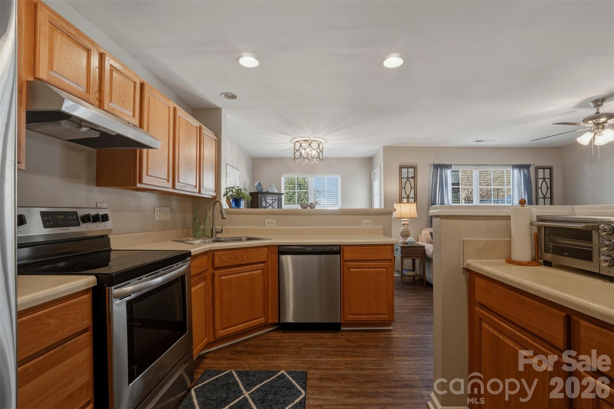 2262 Hanover Court Property Photo 7