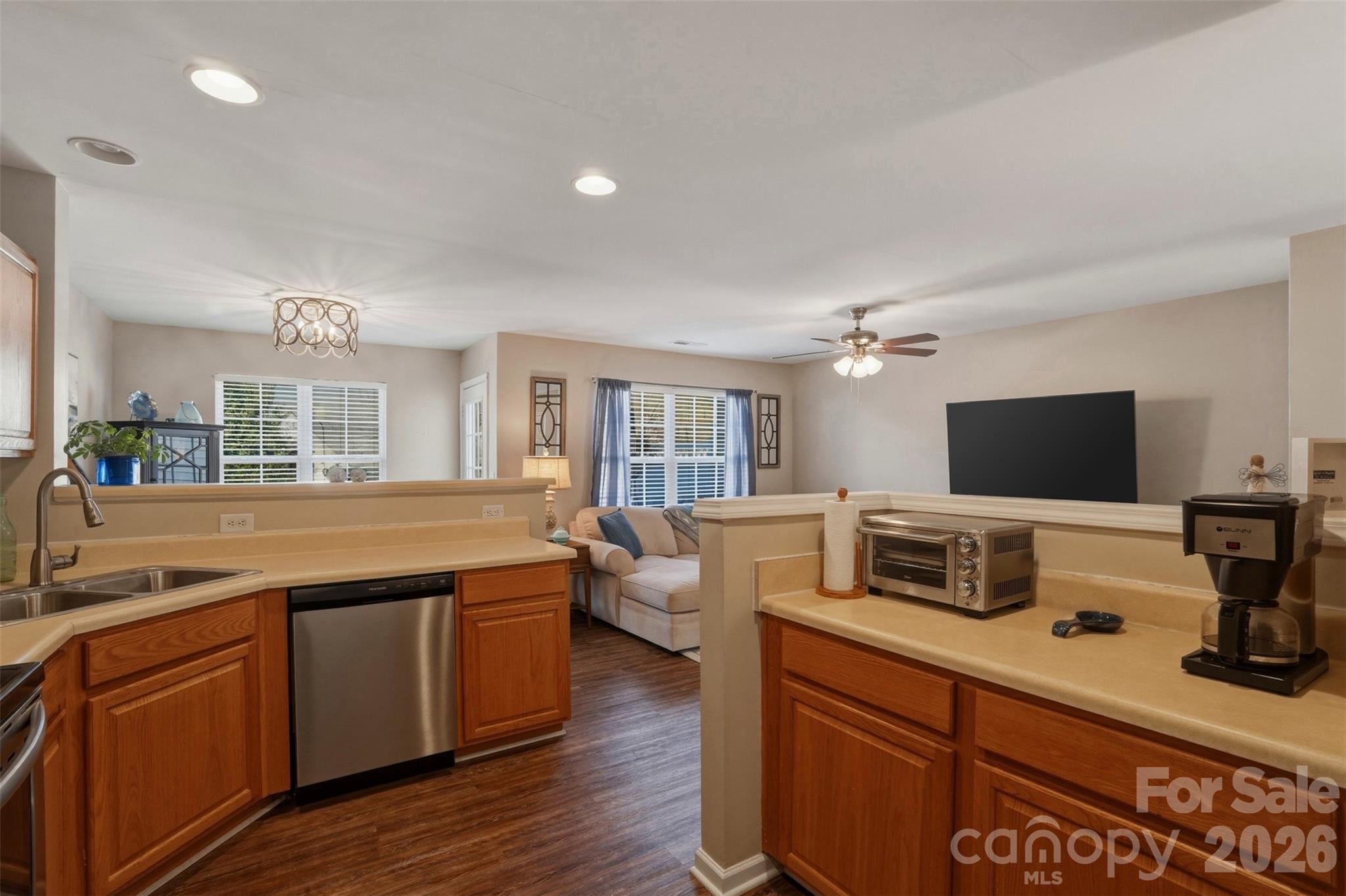 2262 Hanover Court Property Photo 8