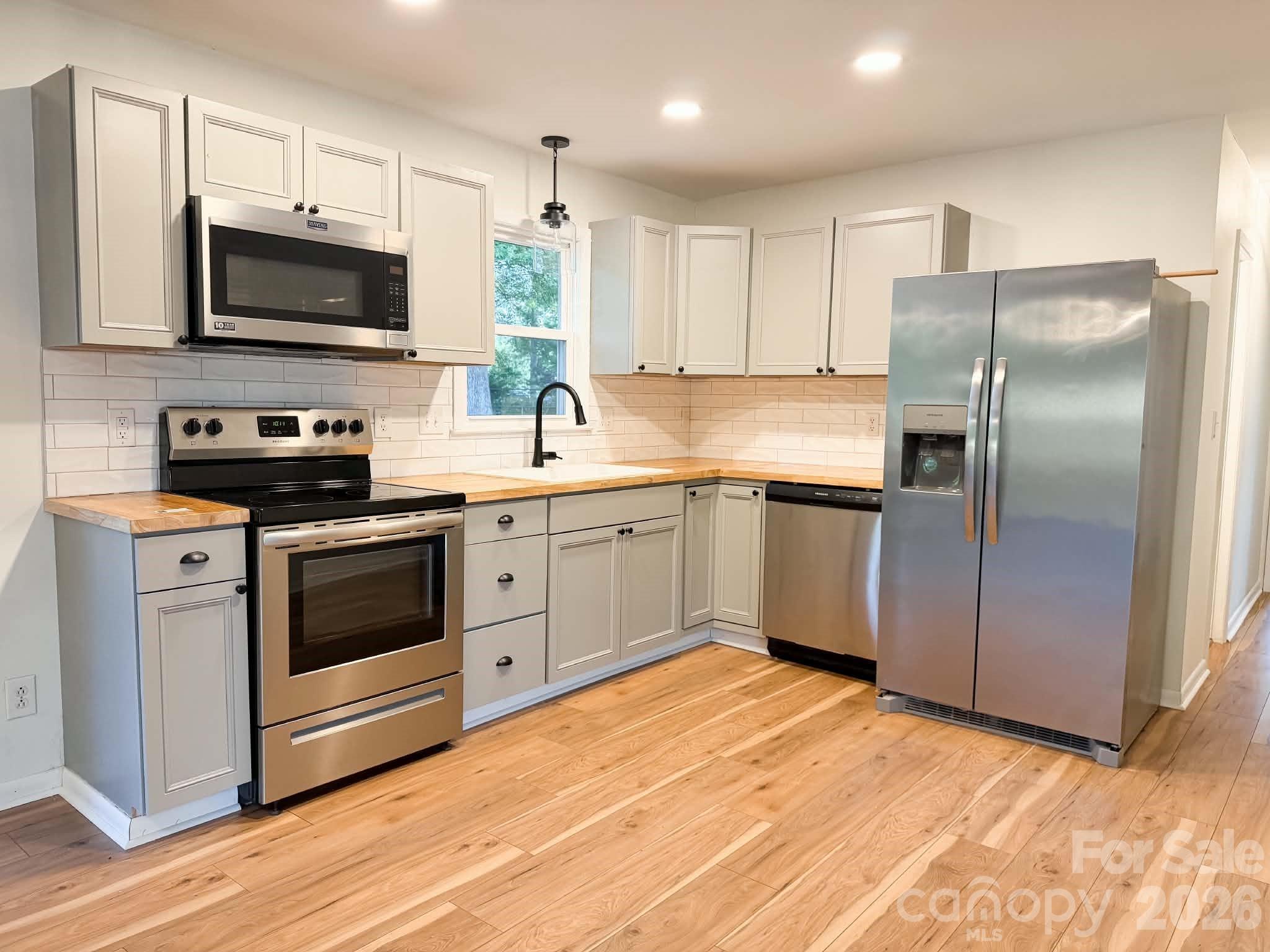 6005 Penndale Drive Property Photo 4