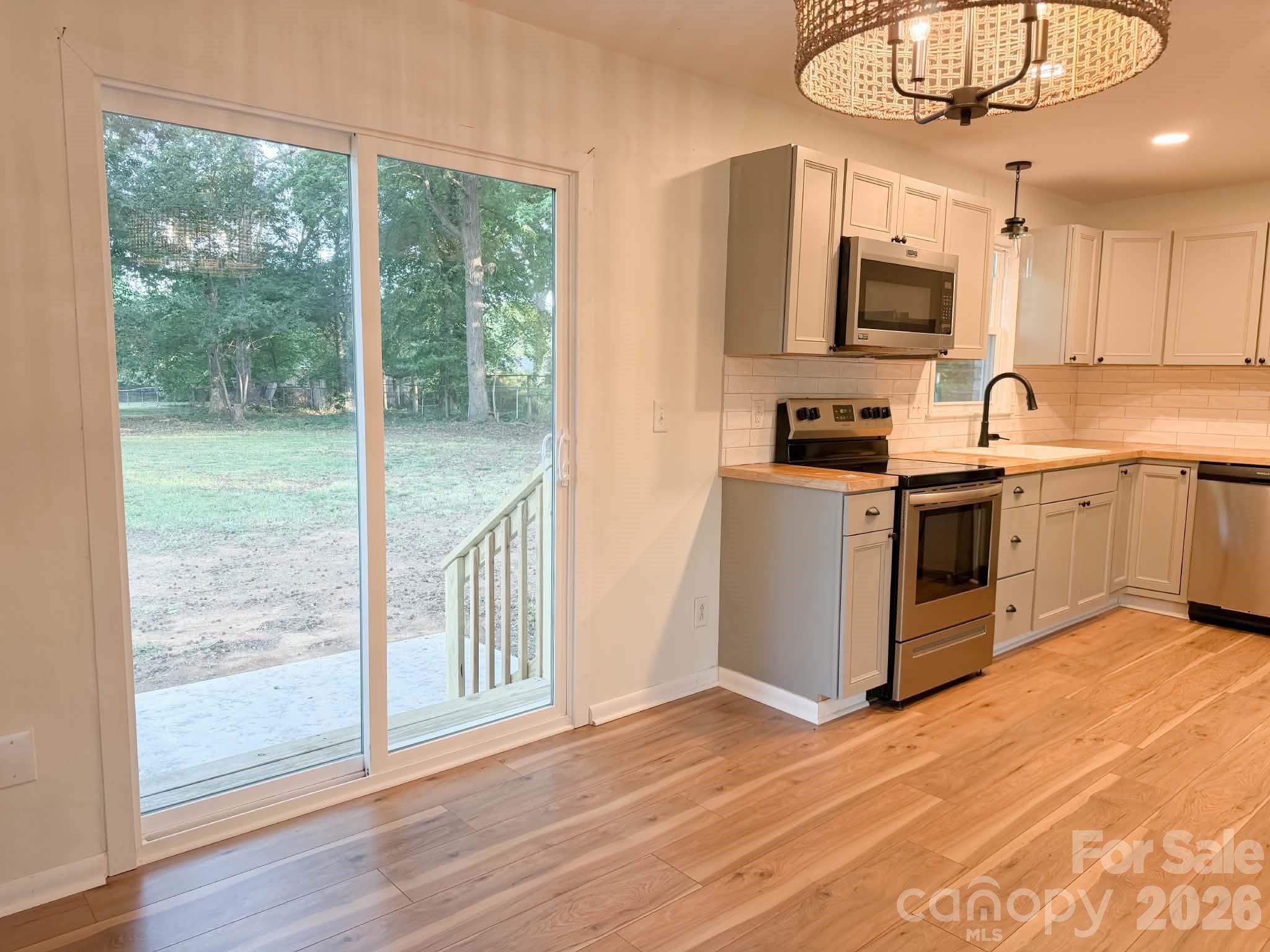 6005 Penndale Drive Property Photo 6