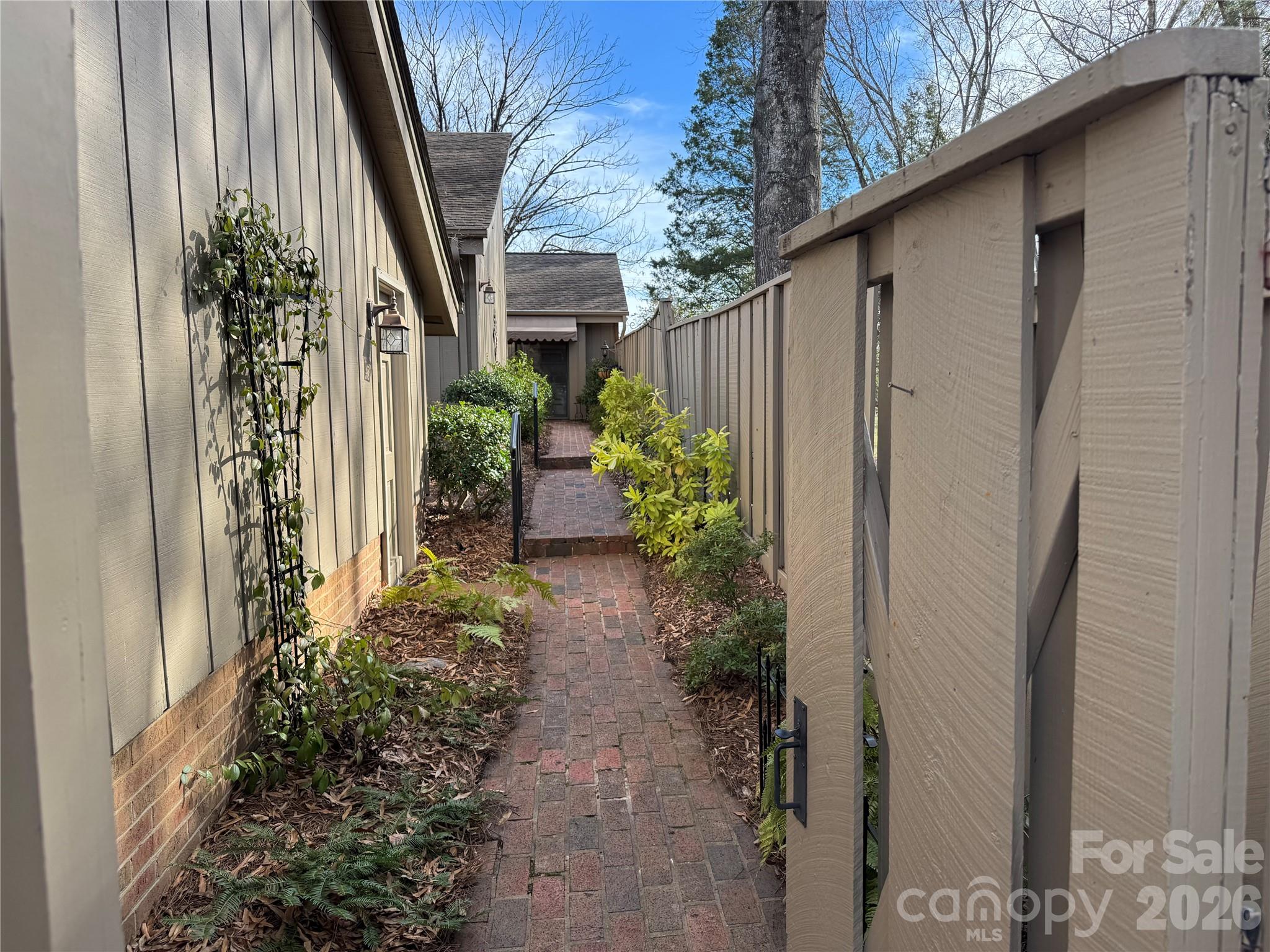 4913 Torrey Pines Court Property Photo 3