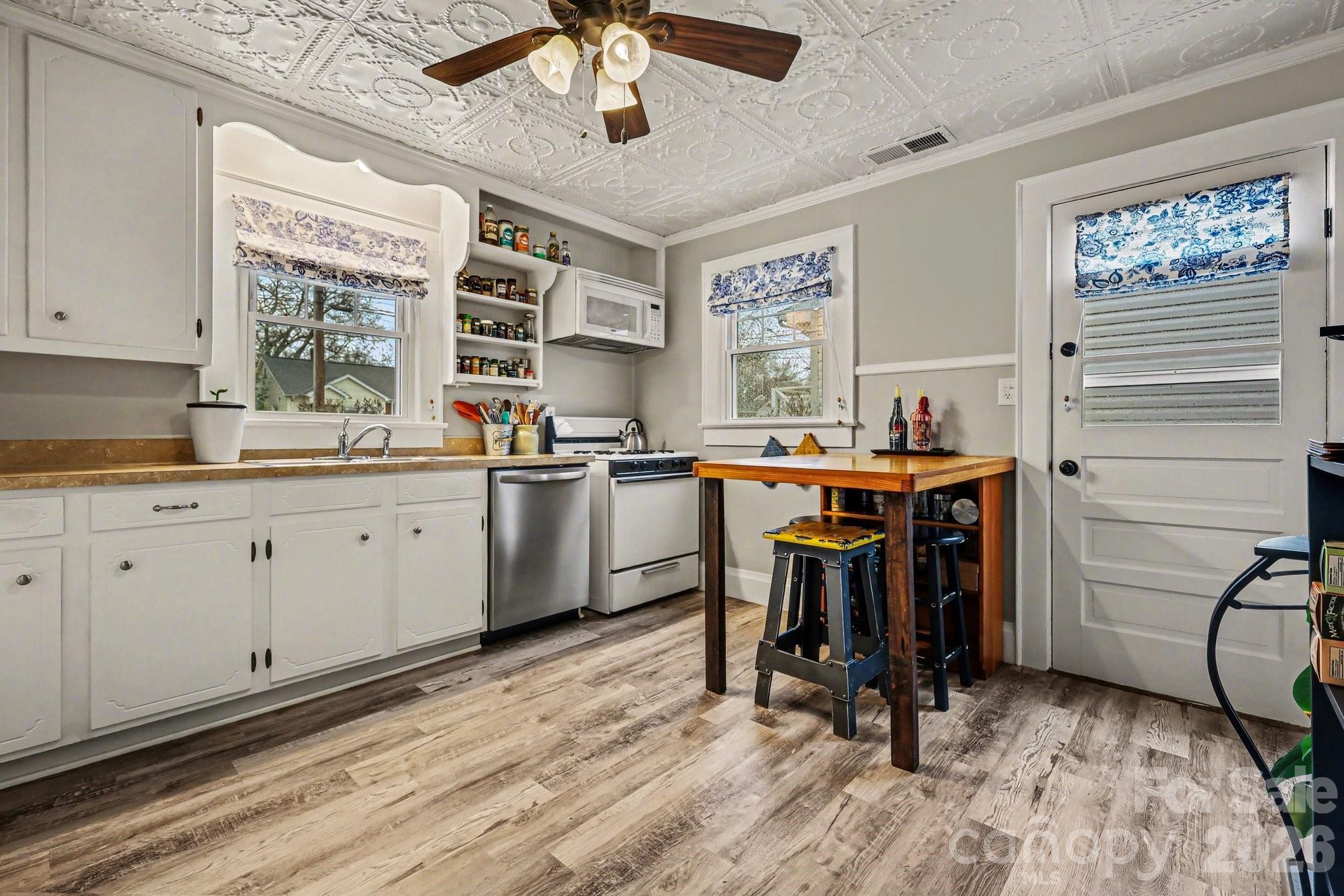 237 Jefferson Avenue Property Photo 6