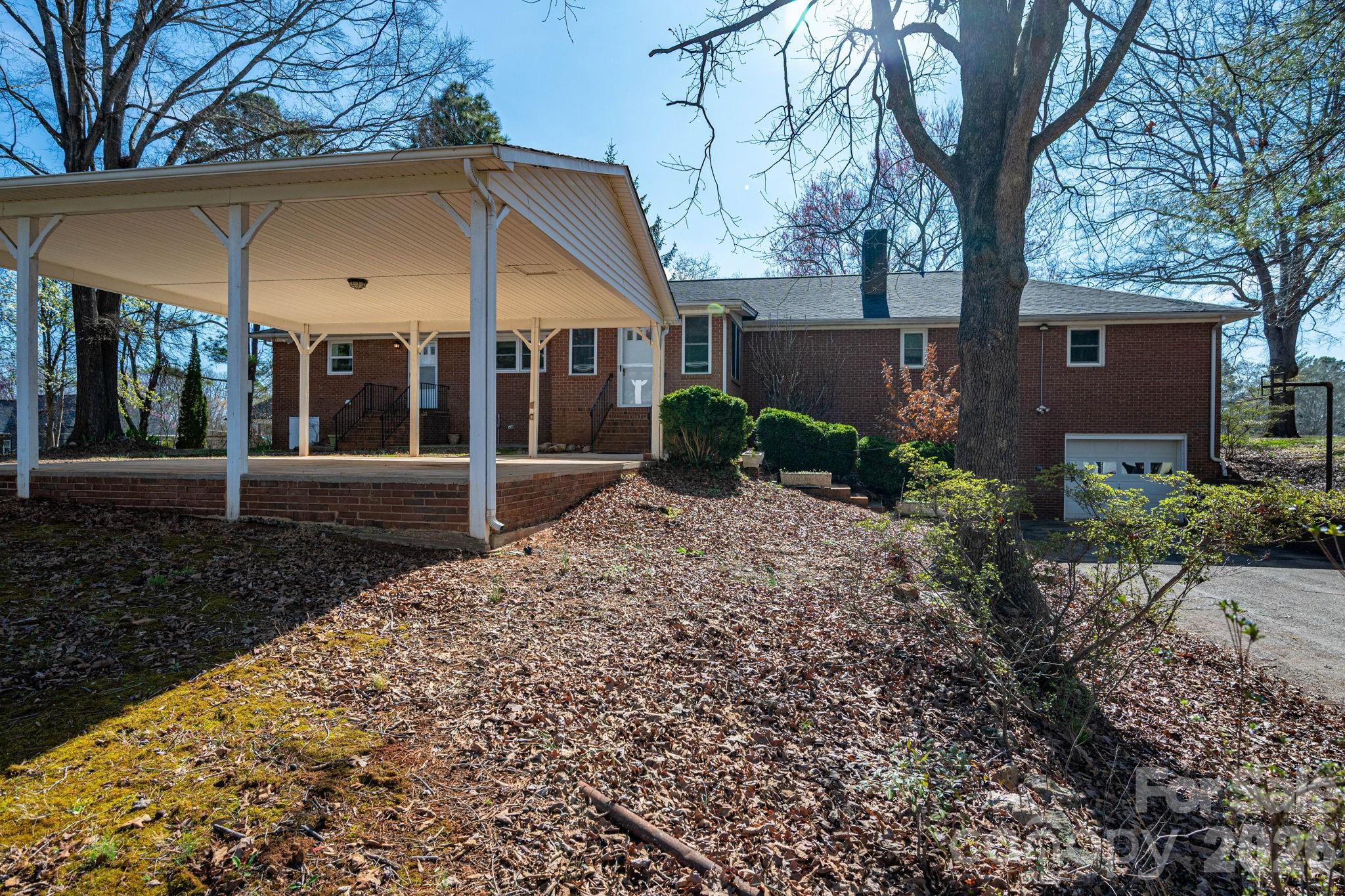 221 Lee Black Road Property Photo 3