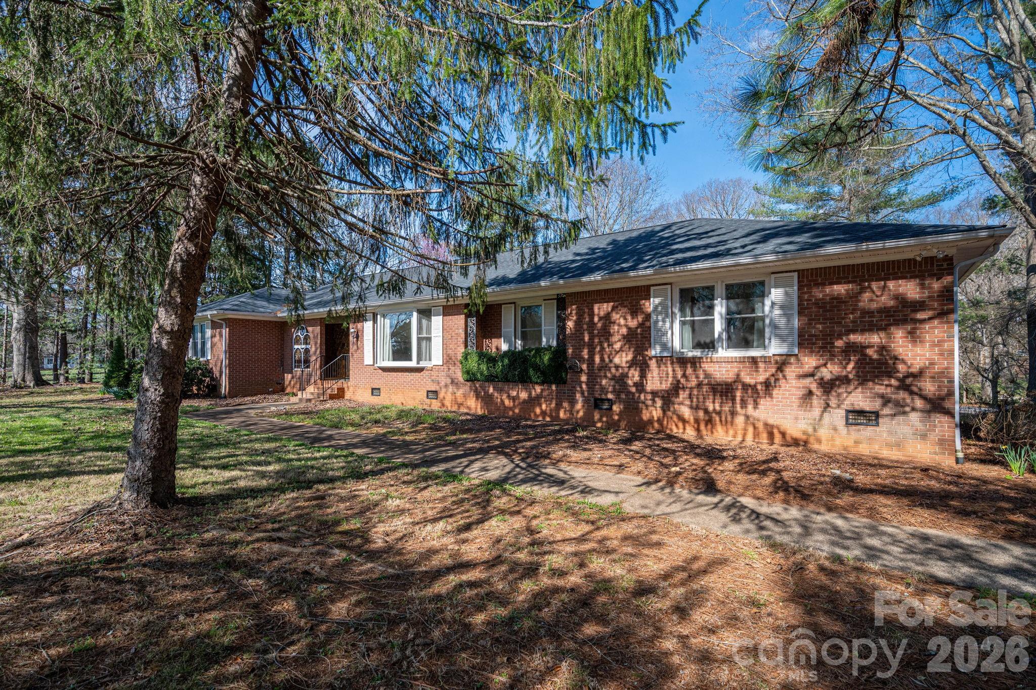 221 Lee Black Road Property Photo 6