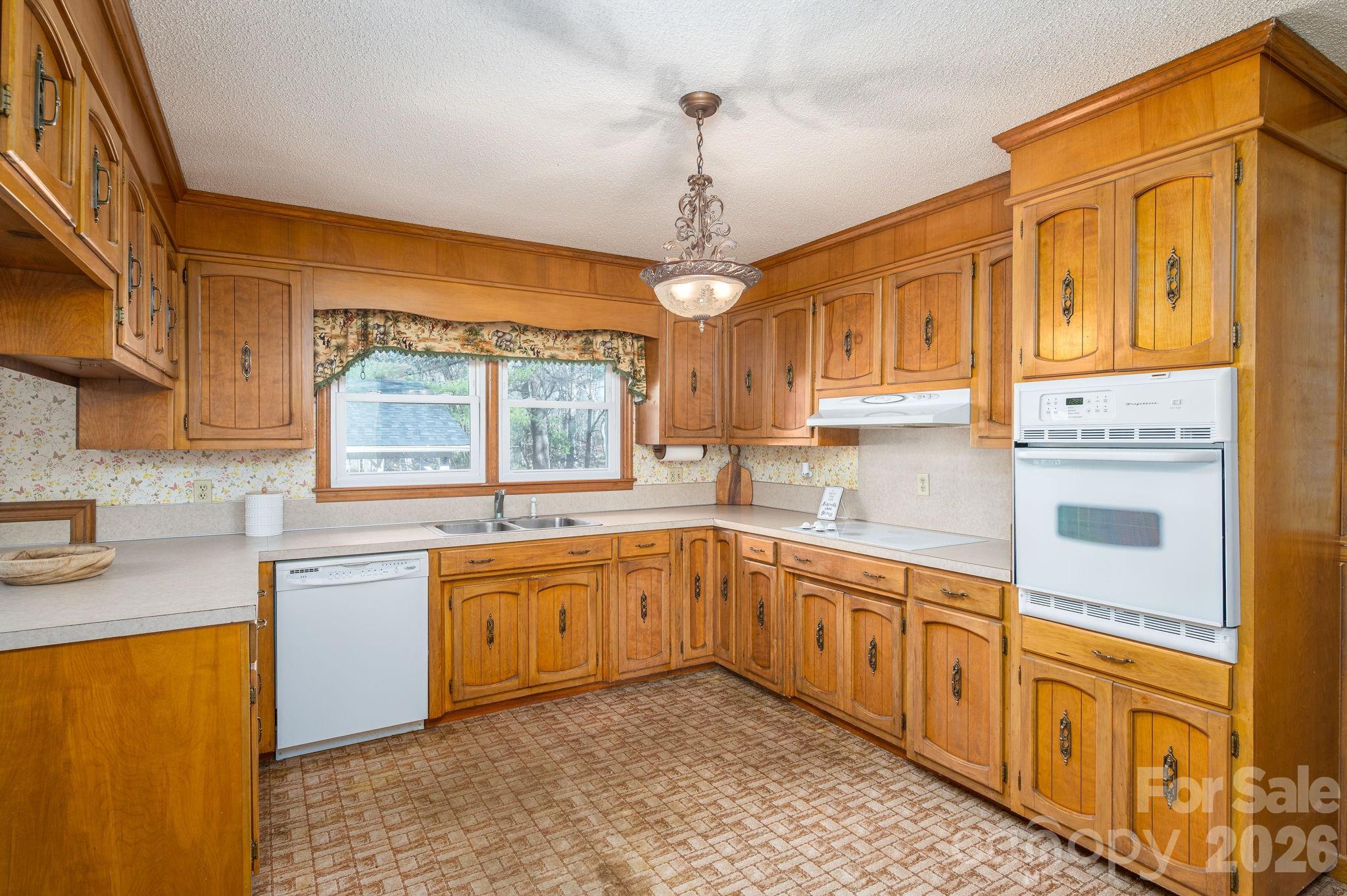 221 Lee Black Road Property Photo 11