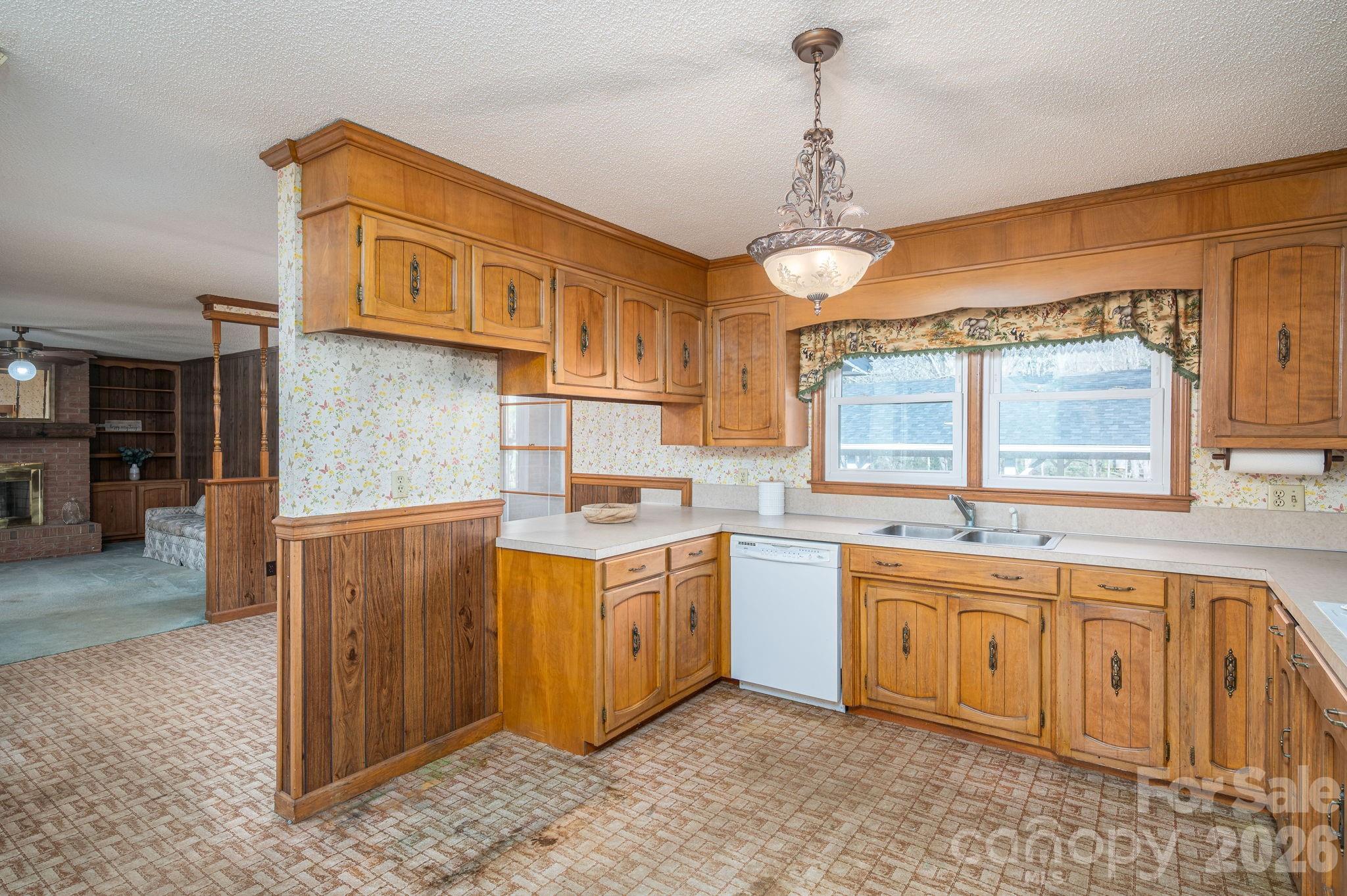 221 Lee Black Road Property Photo 12