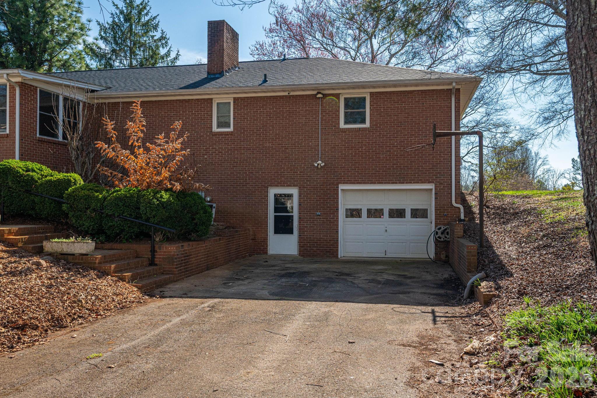 221 Lee Black Road Property Photo 26