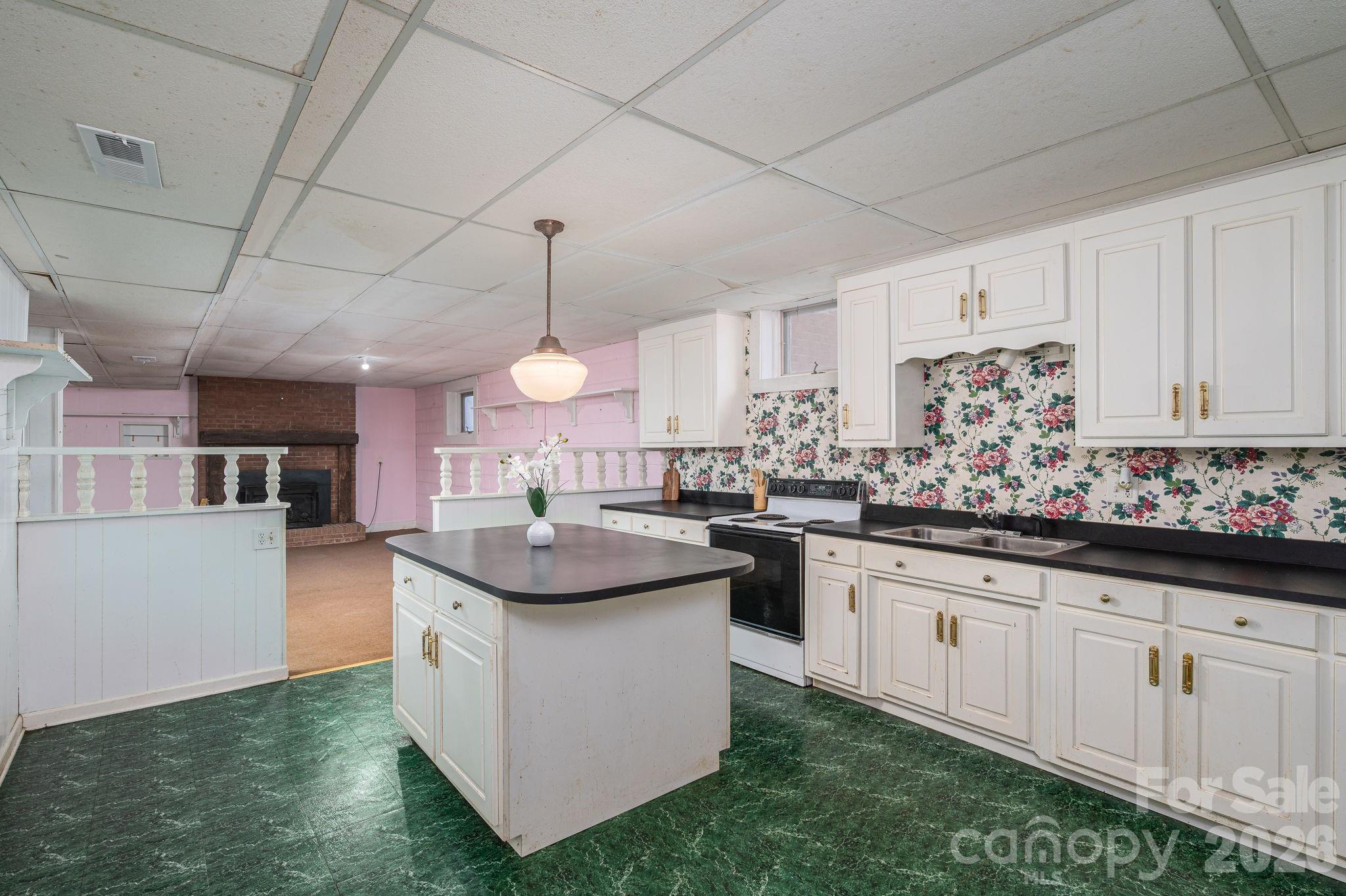221 Lee Black Road Property Photo 31