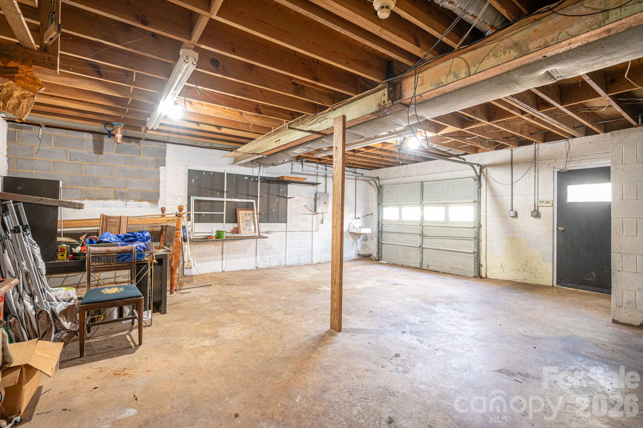 221 Lee Black Road Property Photo 32
