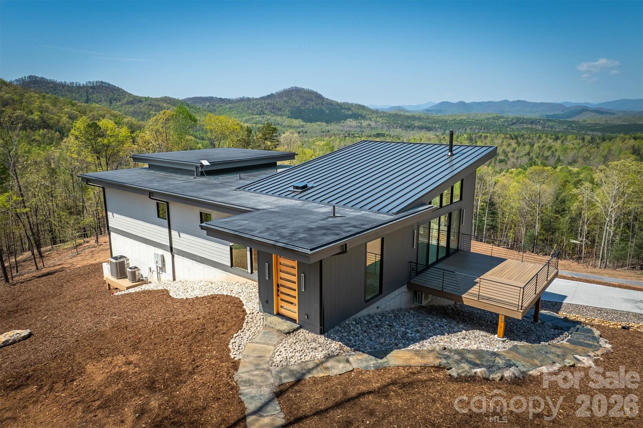 463 Summit Trail Property Photo 5