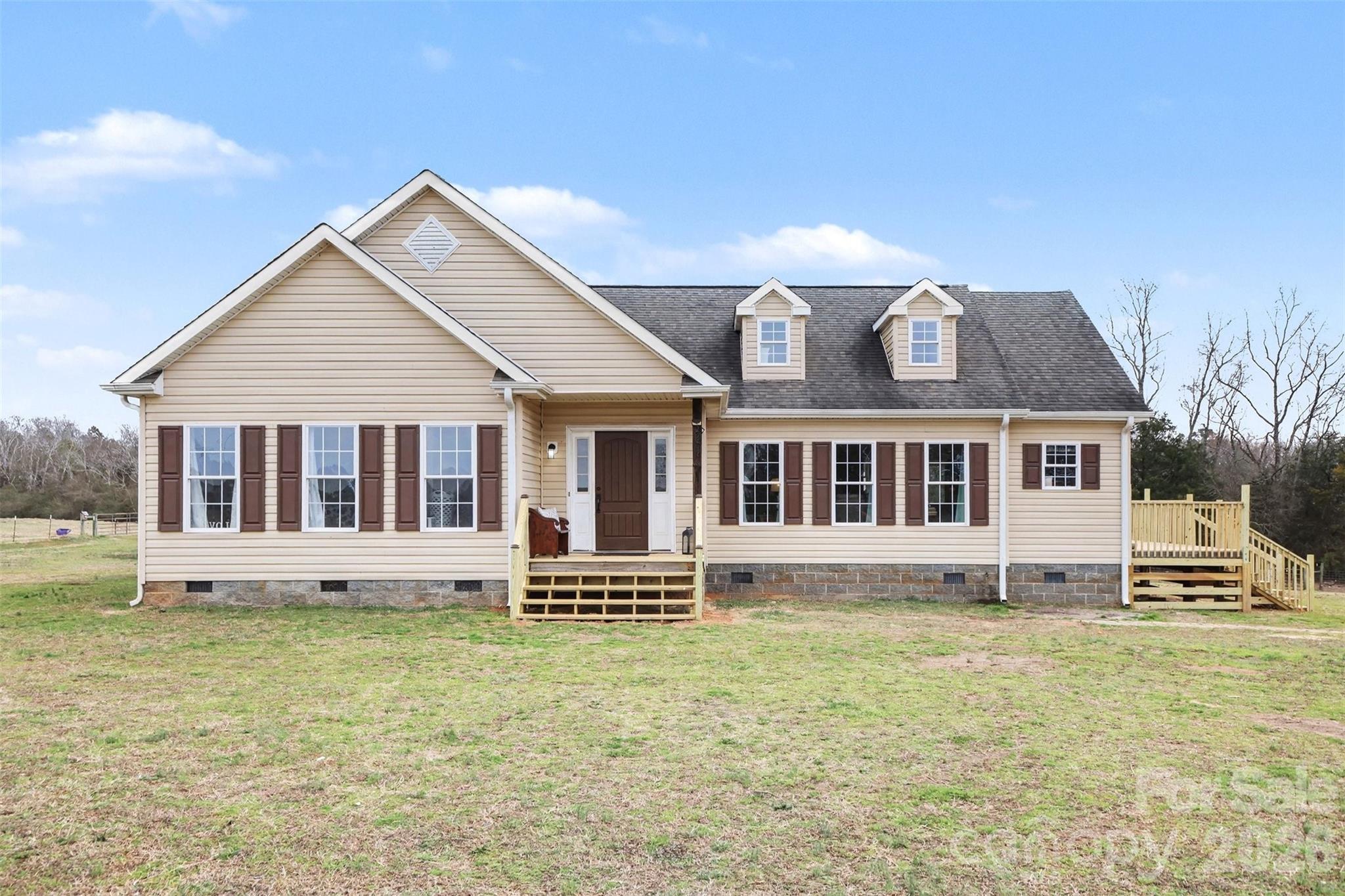 2262 Center Road Property Photo 1