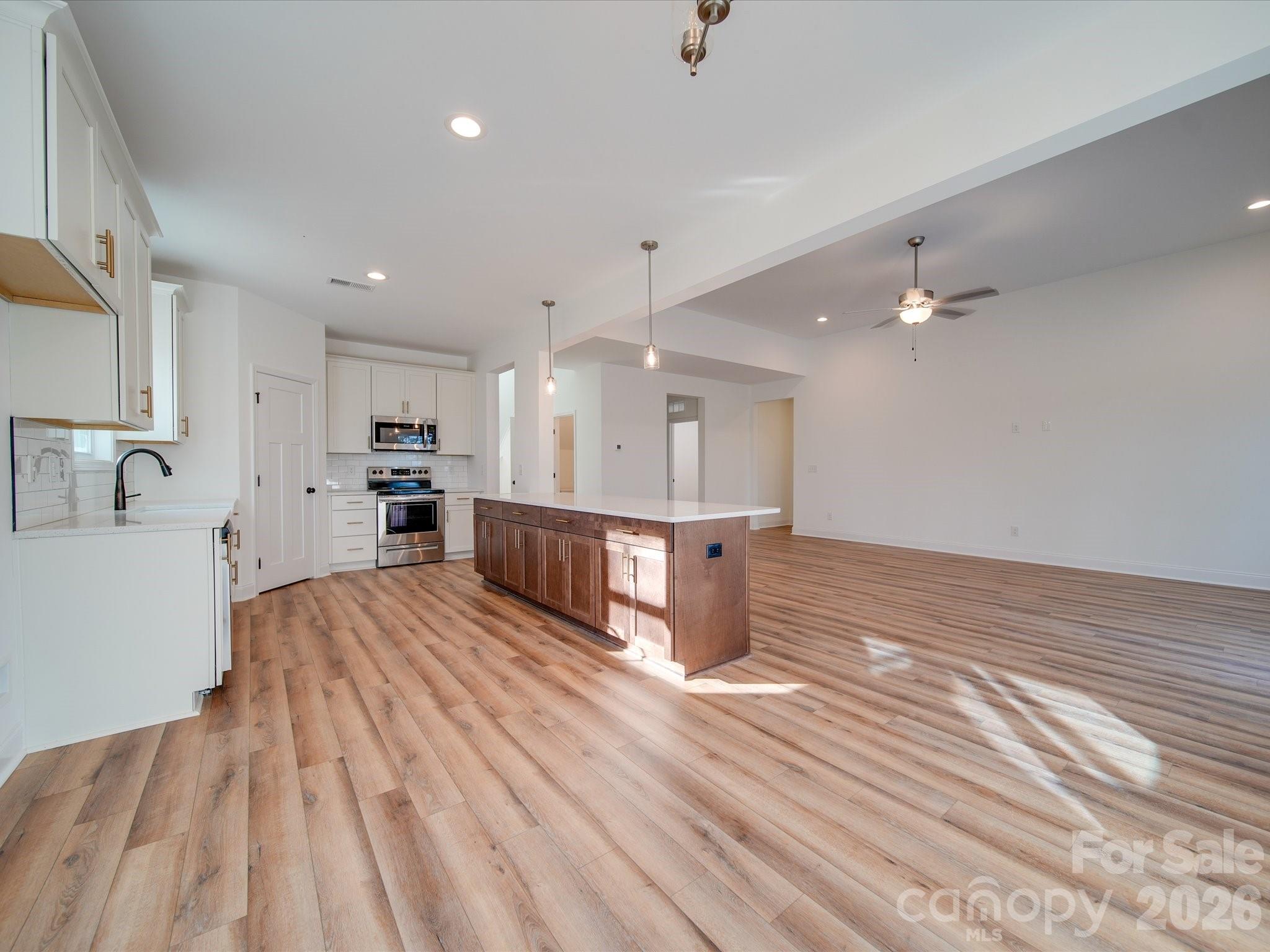 2809 Hinson Road Property Photo 2