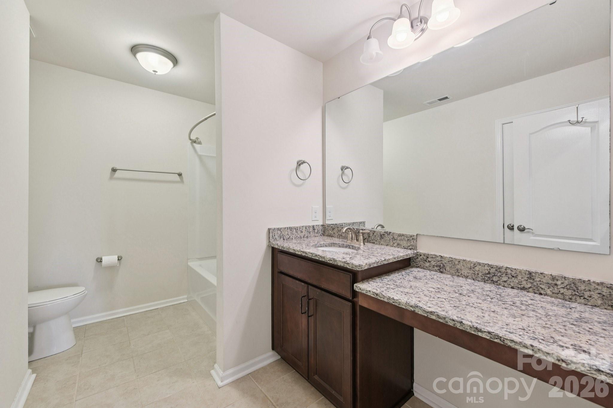 204 Hampton Trail Drive Property Photo 32