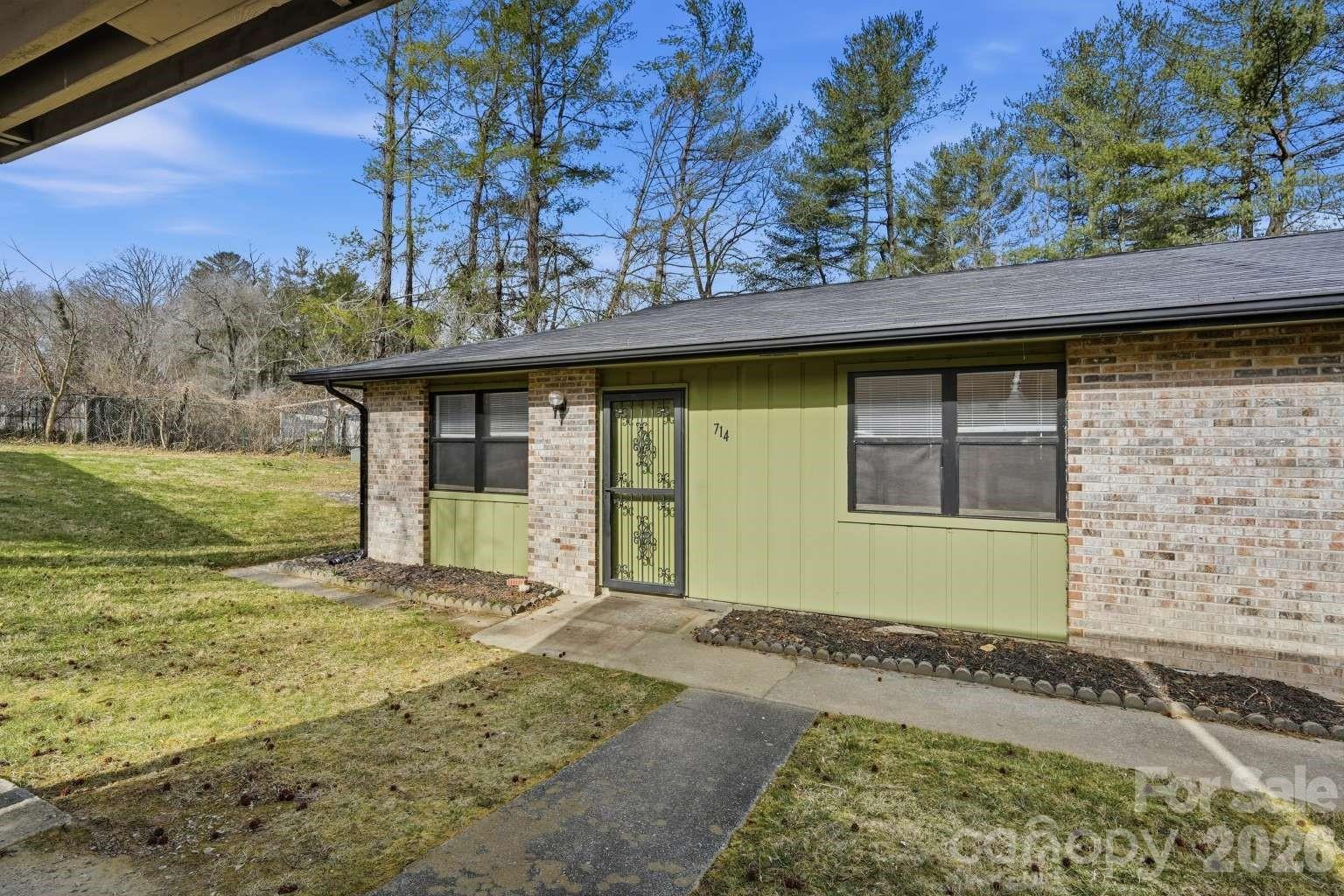 714 Farmington Circle Property Photo 1