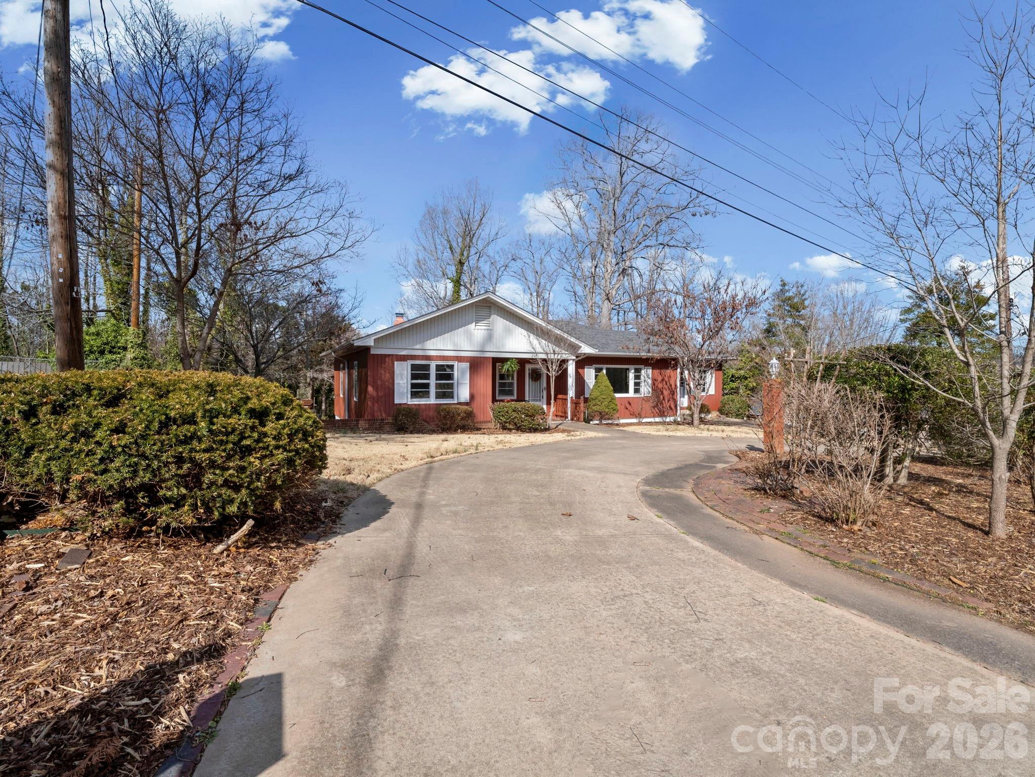 204 Fernwood Drive Property Photo 1
