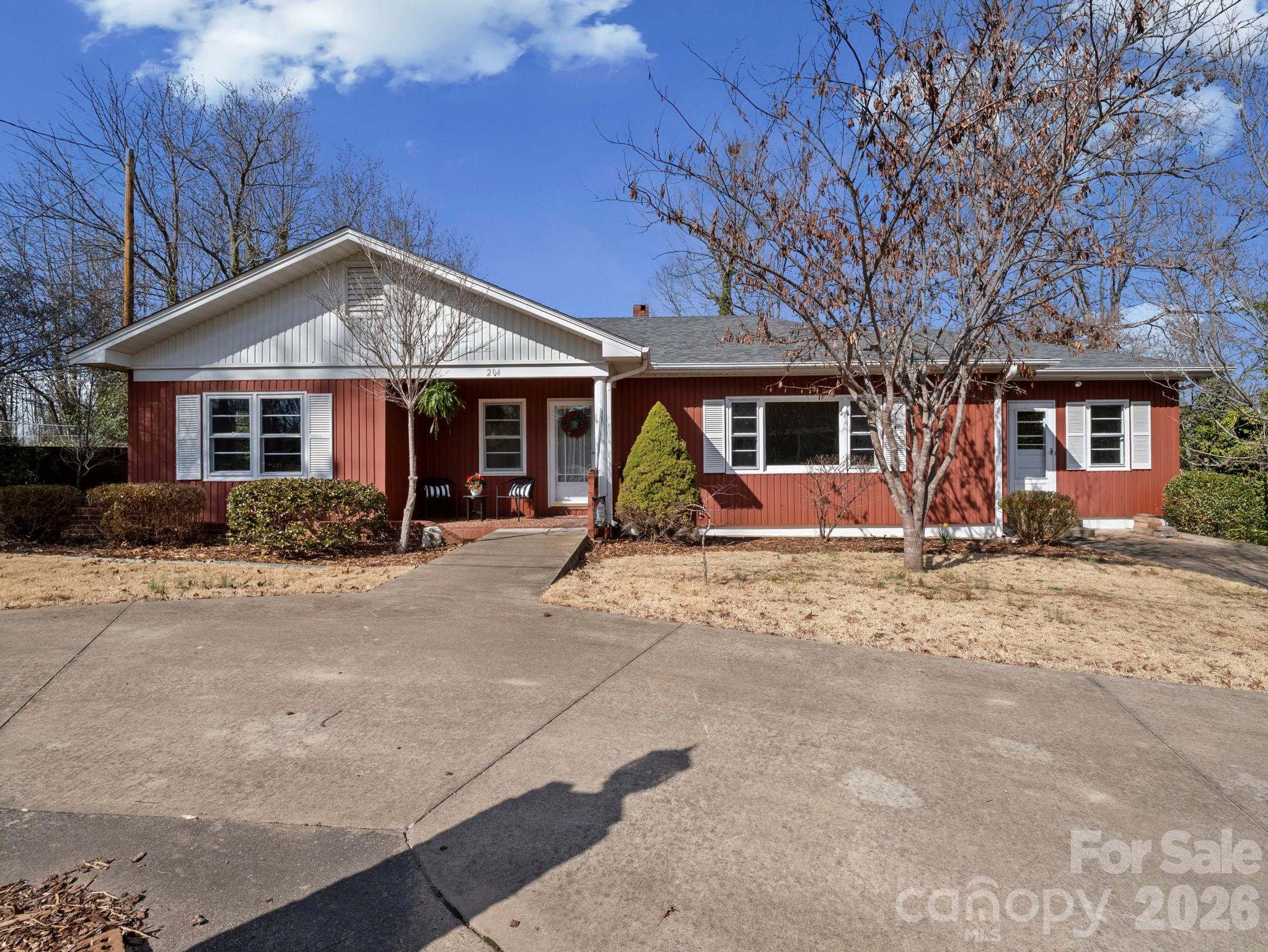 204 Fernwood Drive Property Photo 2