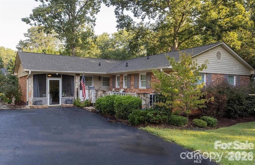 211 General Stonewall Jackson Drive Property Photo 1