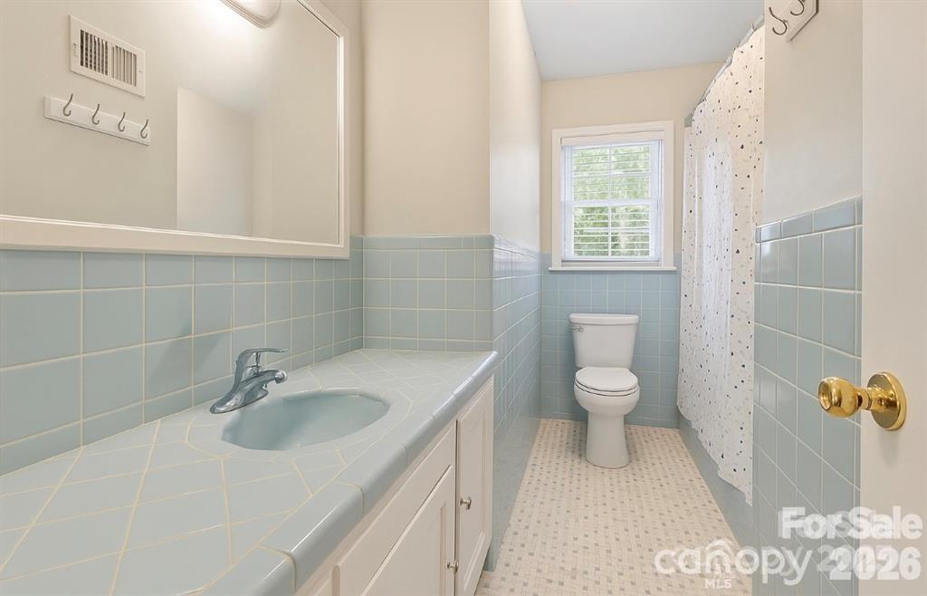 211 General Stonewall Jackson Drive Property Photo 6