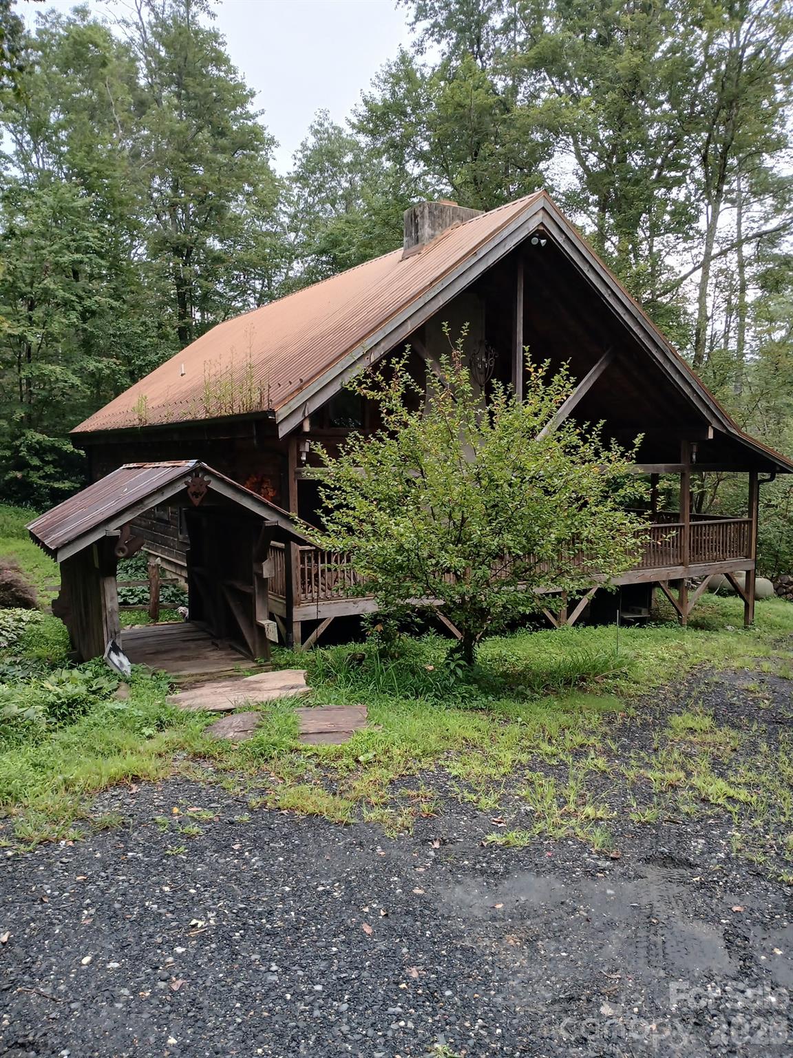1694 Humpback Mountain Road Property Photo 3