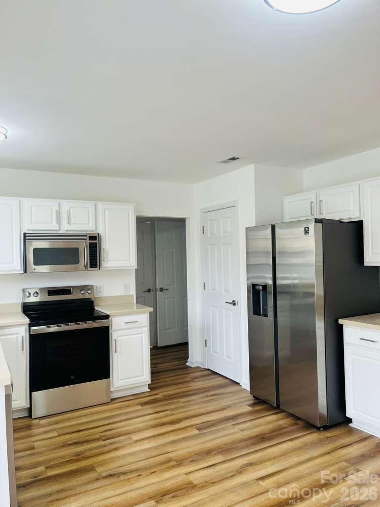 9341 Stawell Drive Property Photo 6
