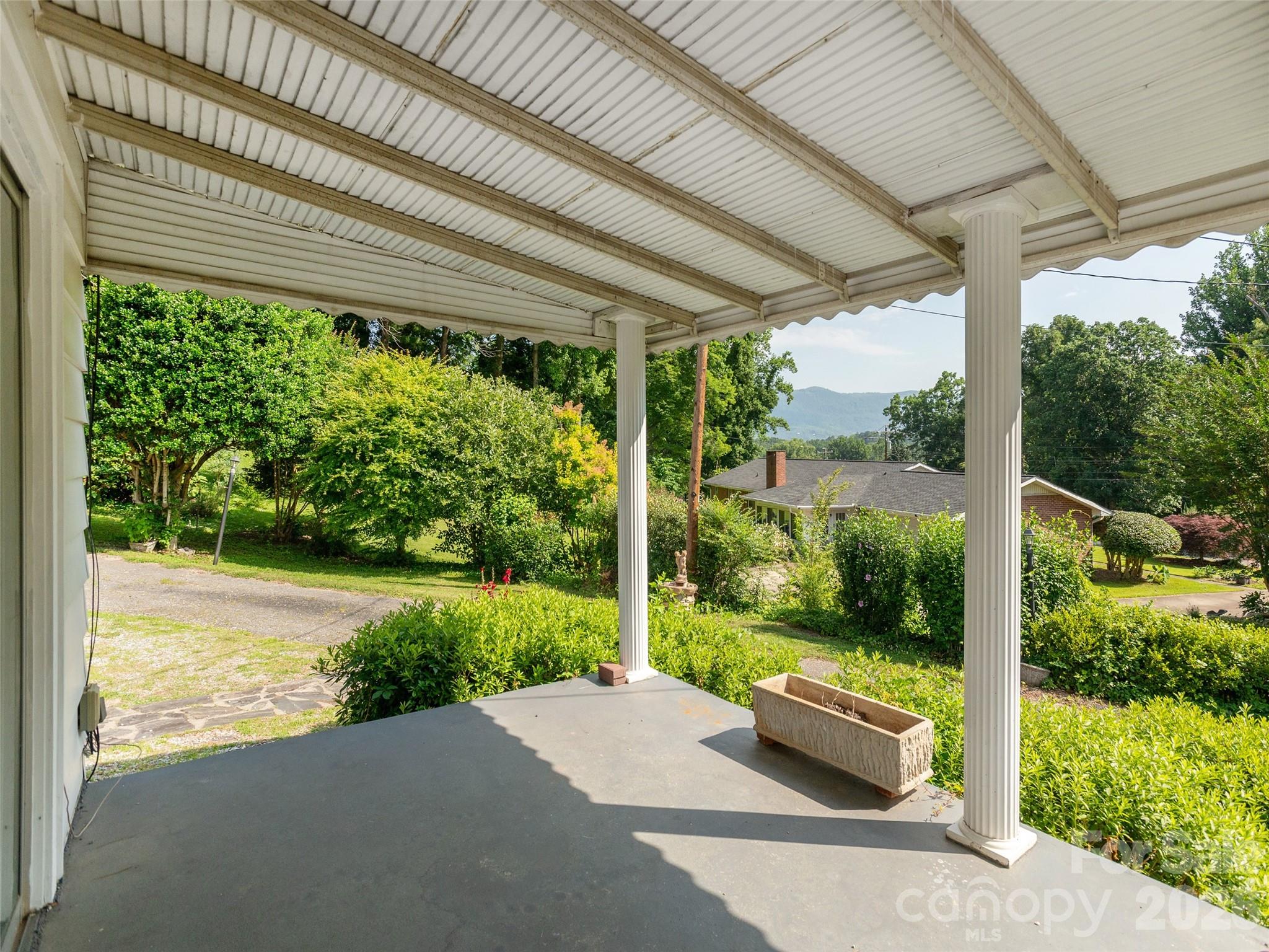 34 Lockhart Road Property Photo 7