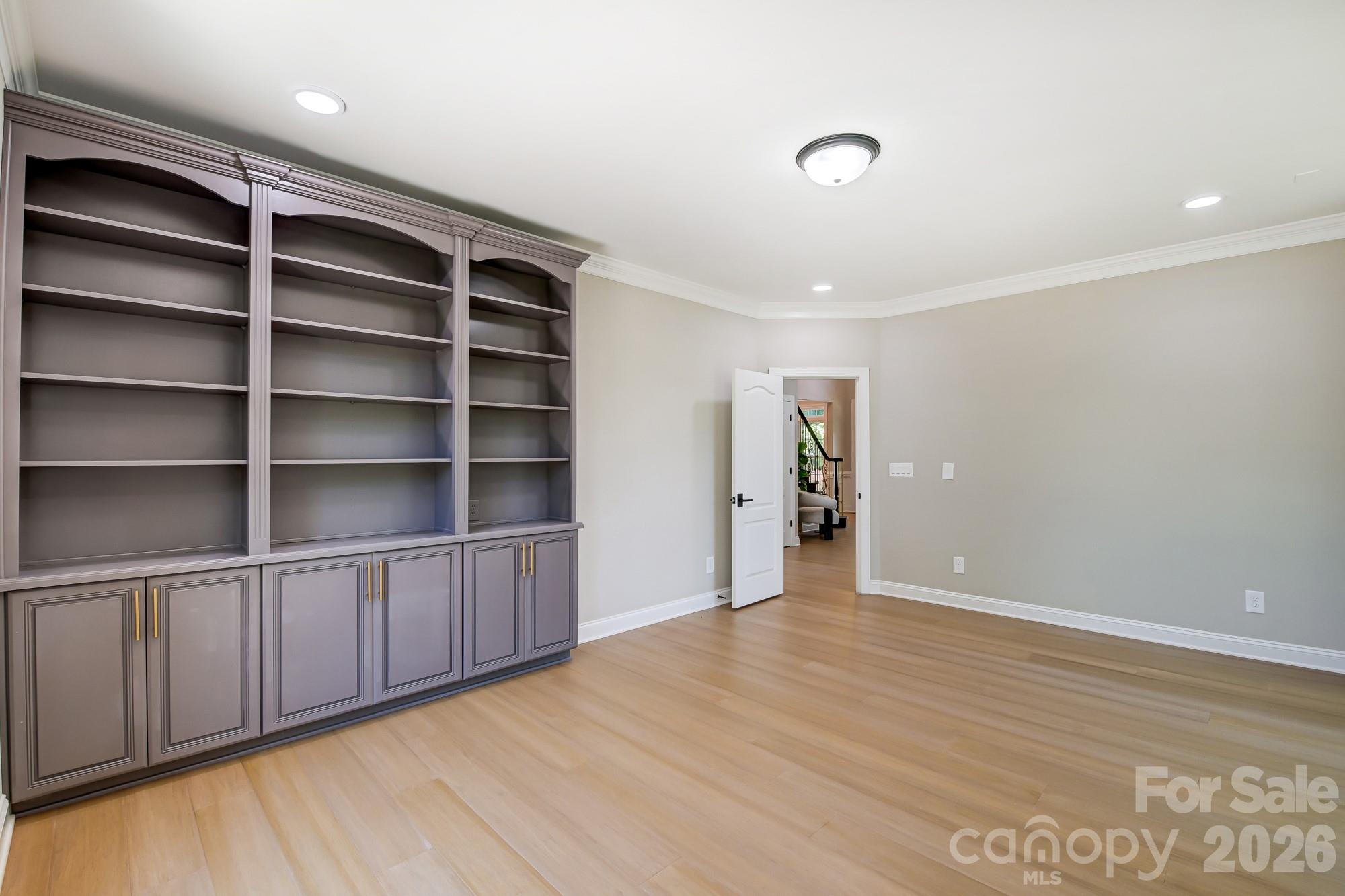 8707 Fairview Road Property Photo 16