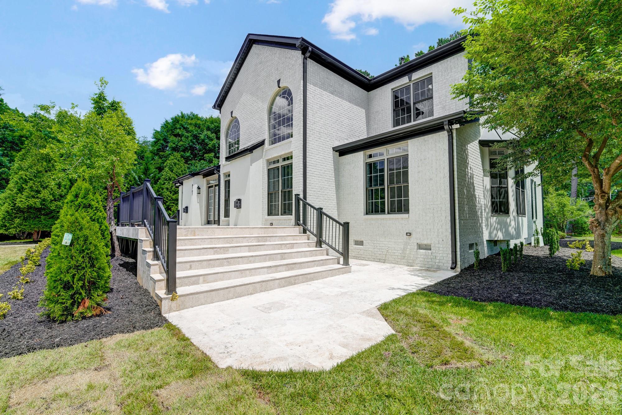 8707 Fairview Road Property Photo 25