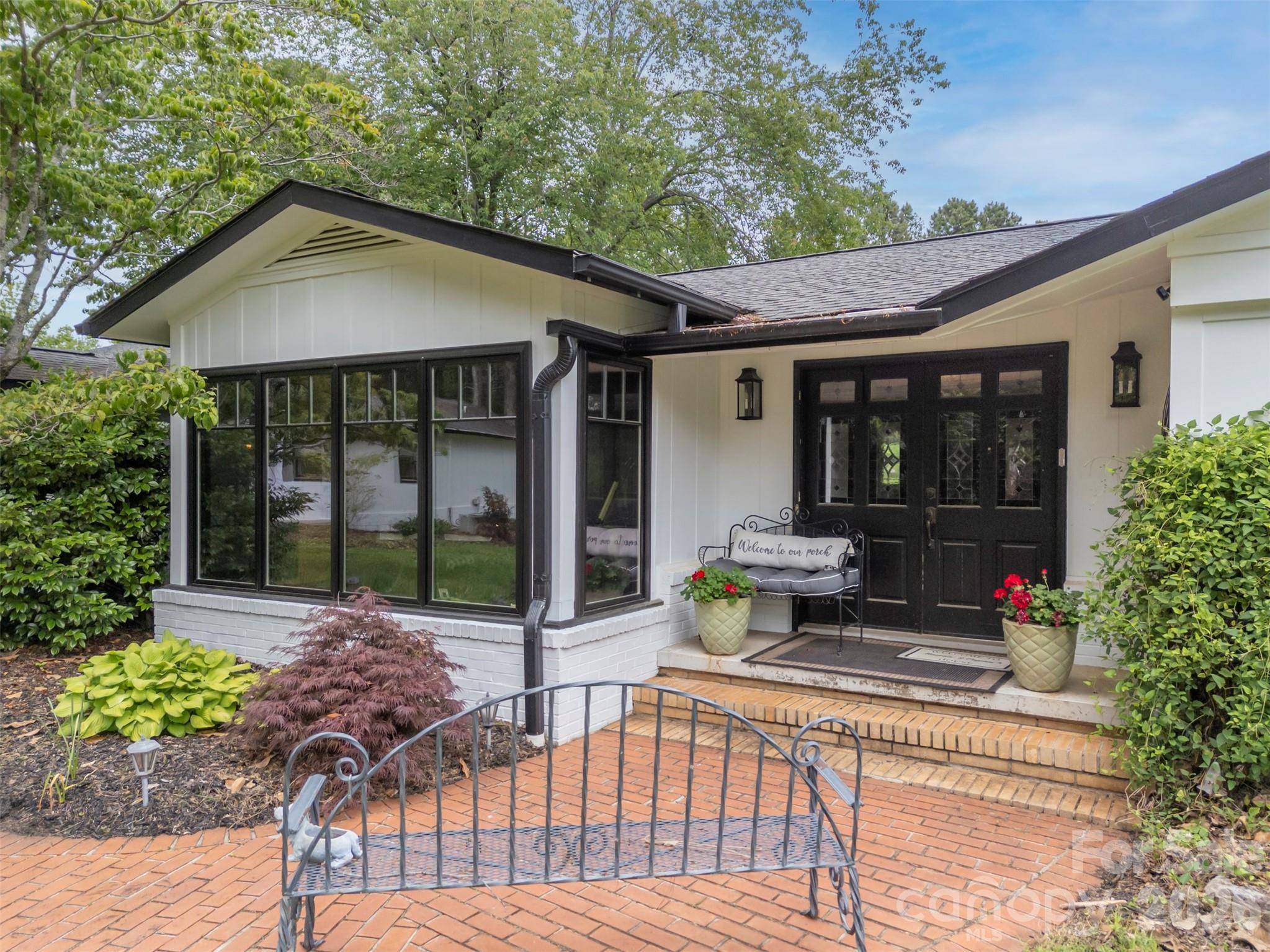 64 Persimmon Hill Drive Property Photo 2