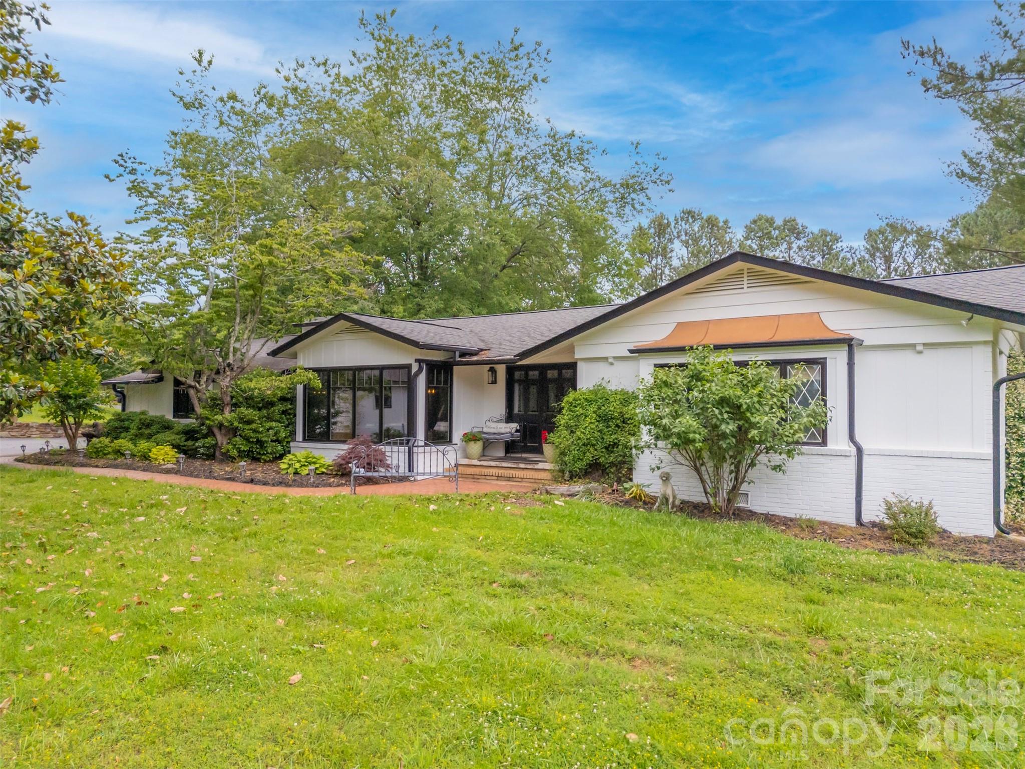 64 Persimmon Hill Drive Property Photo 4