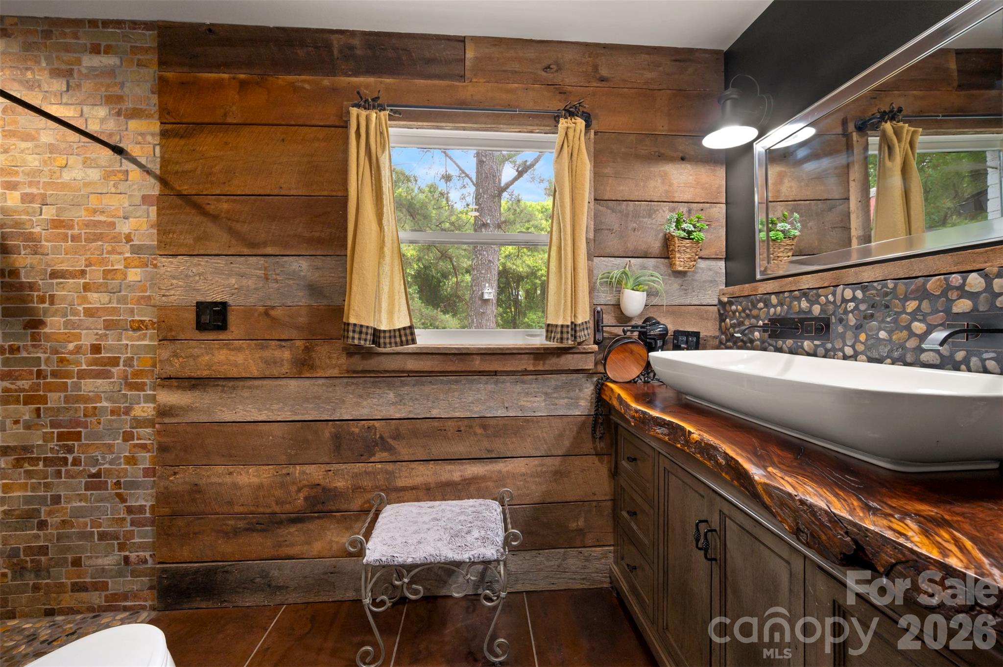 64 Persimmon Hill Drive Property Photo 21