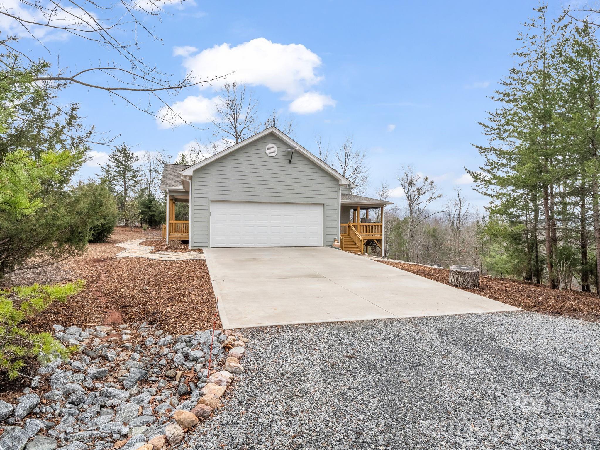 631 Mountain Parkway Property Photo 8