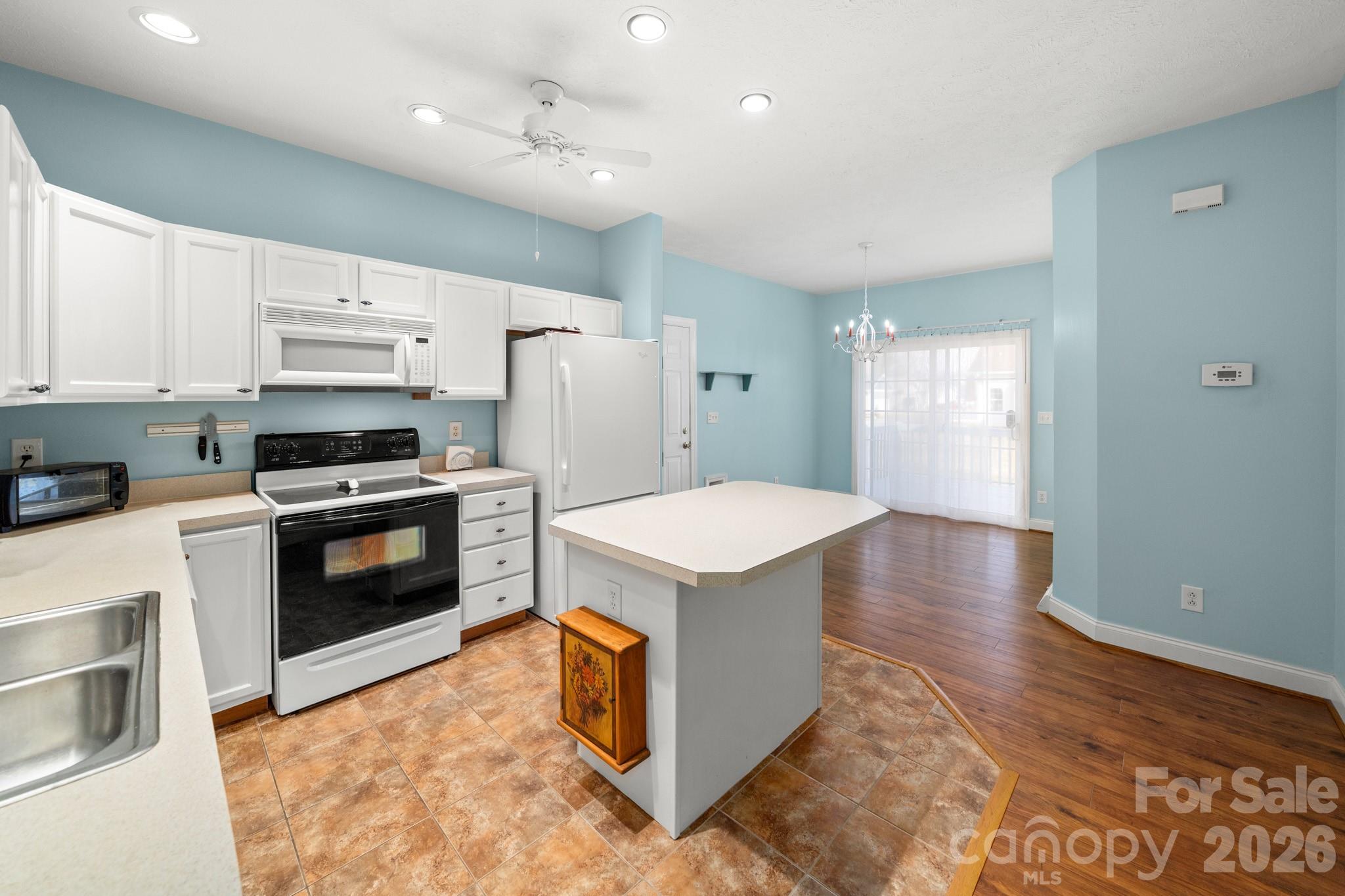 403 Sassafras Drive Property Photo 8