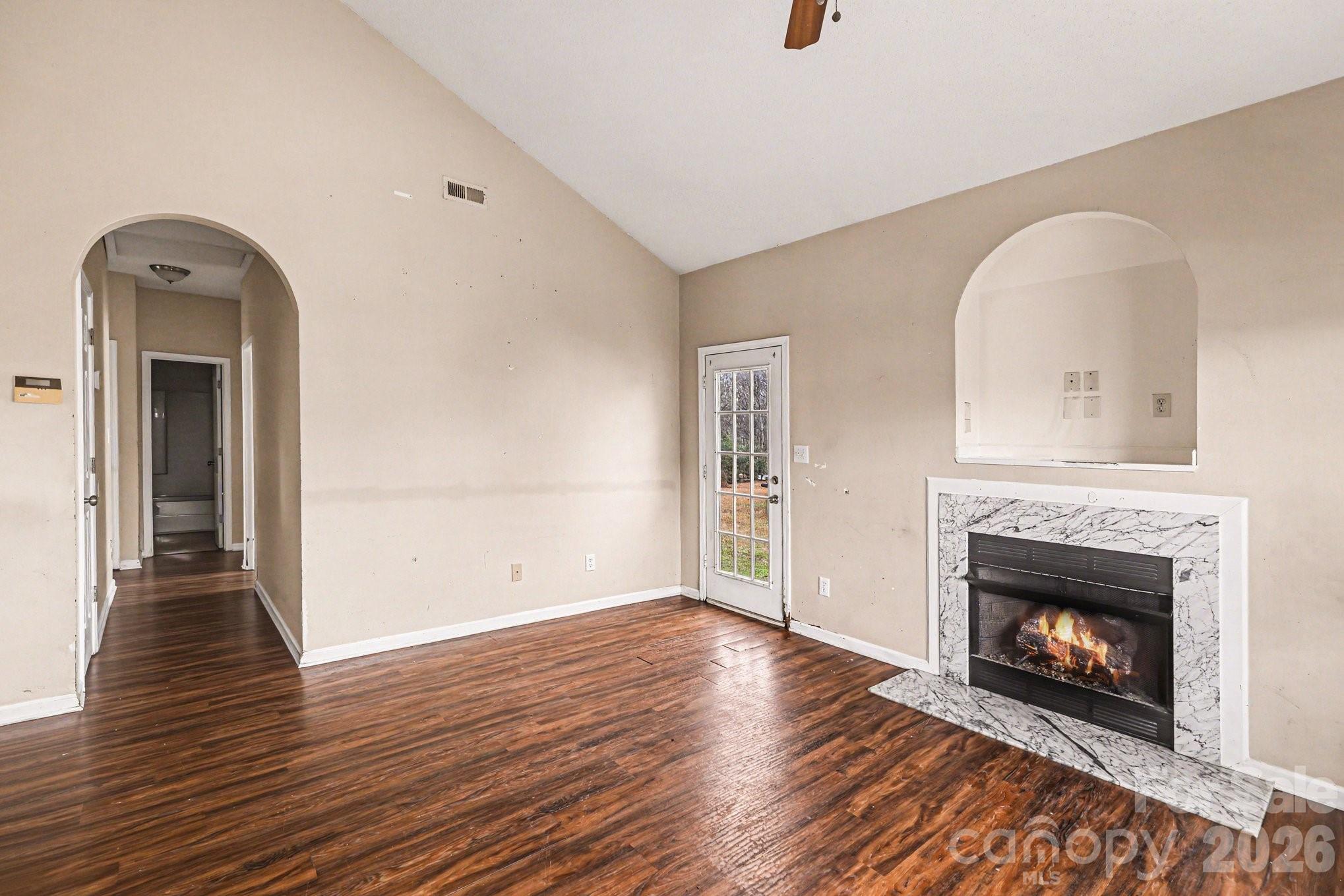 6648 Hampton Way Drive Property Photo 4