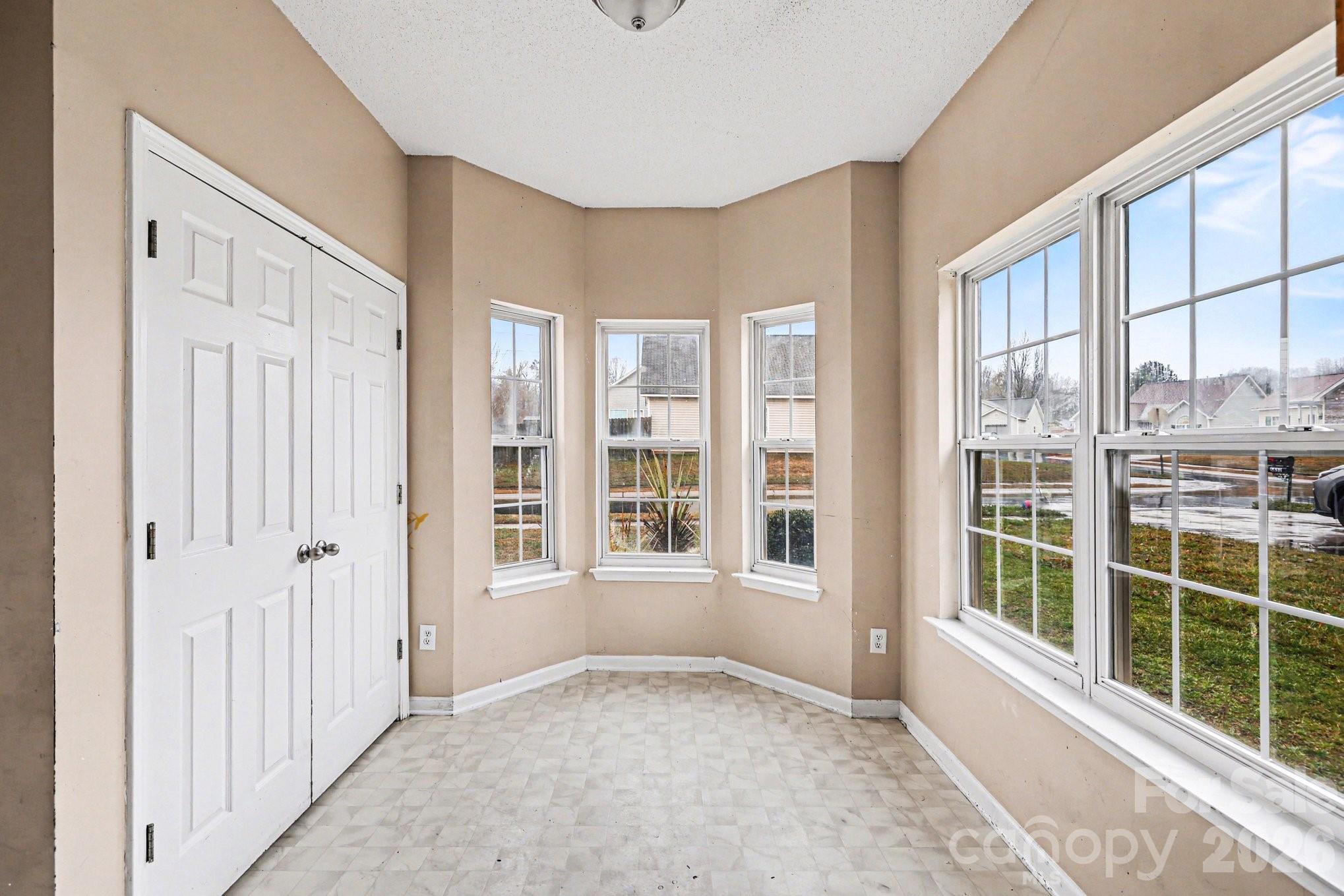 6648 Hampton Way Drive Property Photo 6